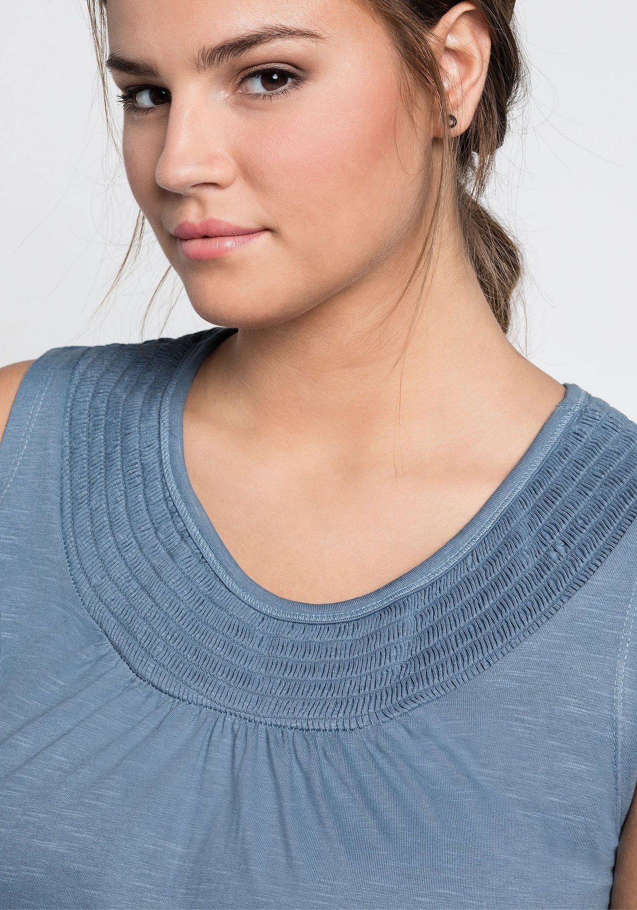 Sheego Jerseykleid »Shirtkleid mit Smok-Einsatz«