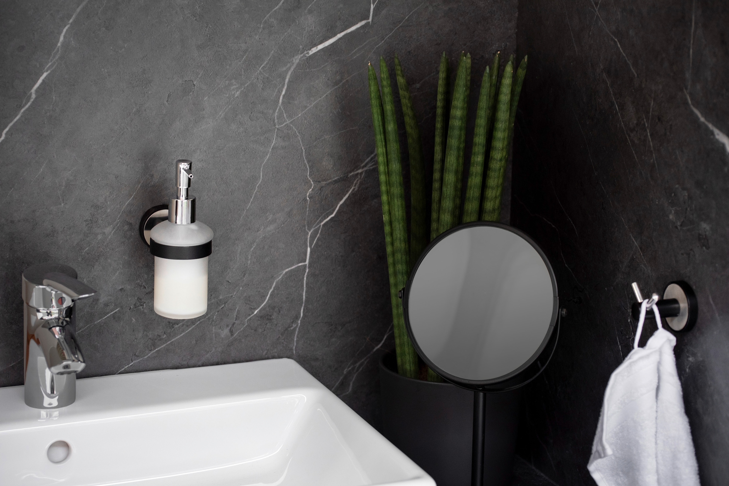 WENKO Zahnputzbecher »UV-Loc® Udine«, befestigen ohne Bohren mit innovativem Klebesystem