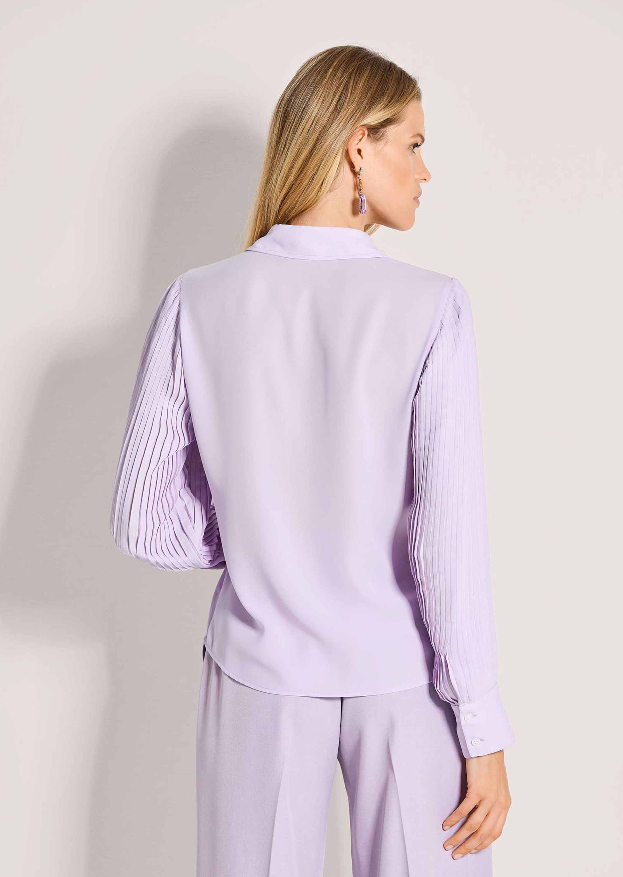 MADELEINE Langarmbluse »Hemdbluse Blusenshirt mit Plisseeärmeln« Bluse mit leicht gerundetem Saum