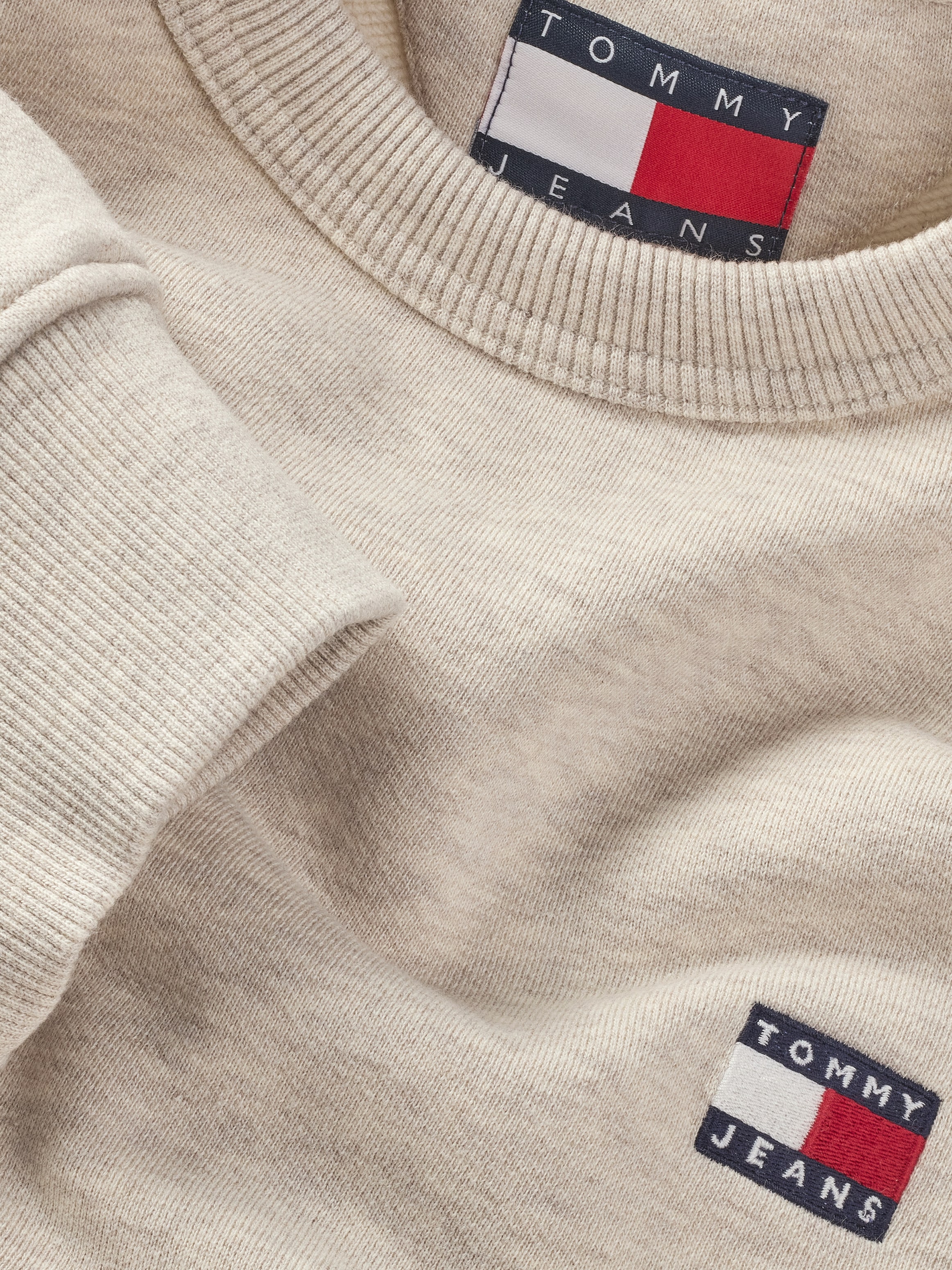 Tommy Jeans Sweatshirt »TJW BXY BADGE CREW«, mit Logo-Badge