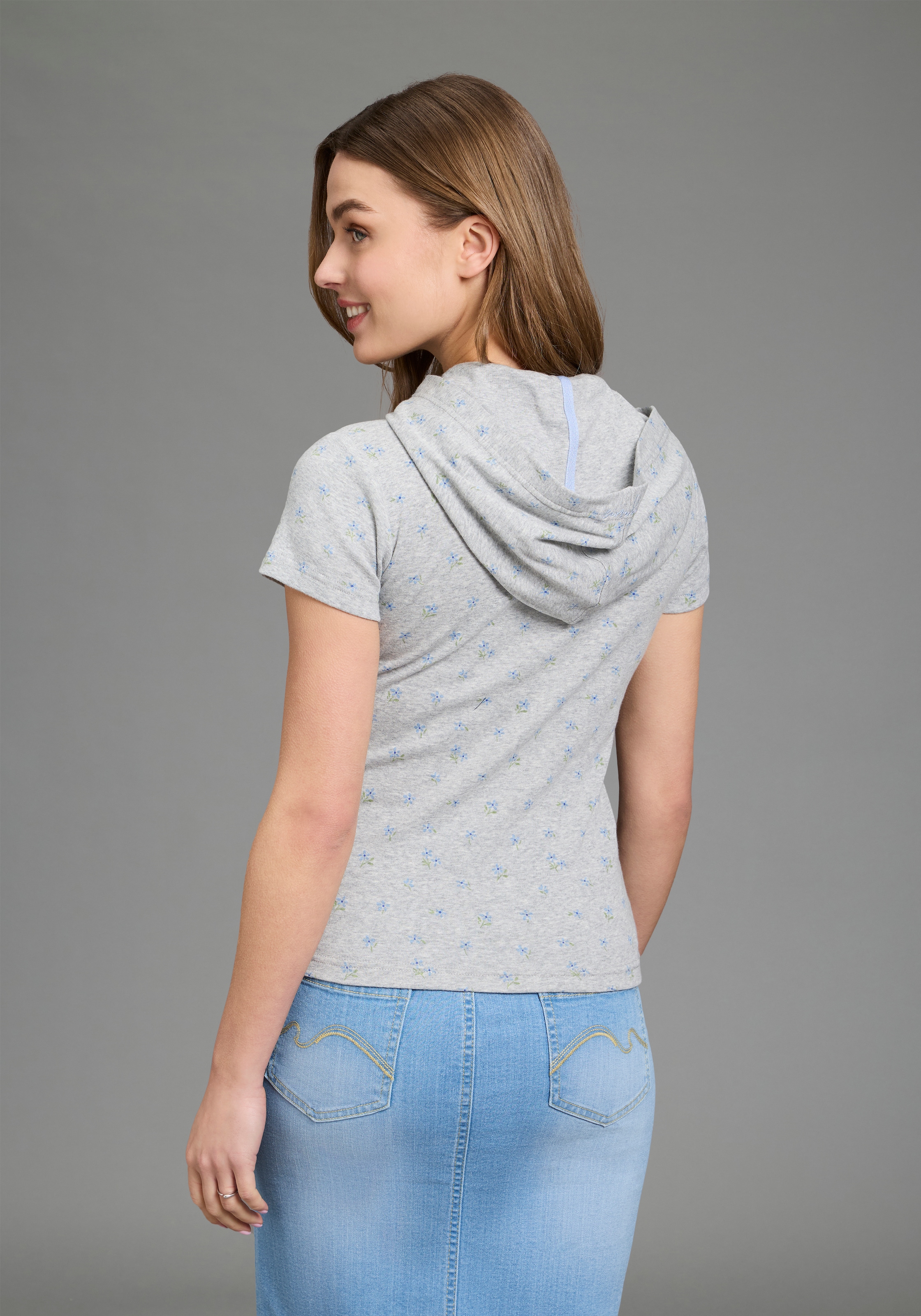 KangaROOS Kapuzenshirt figurbetonte Passform, Kurzarm, mit Kapuze, Rippware