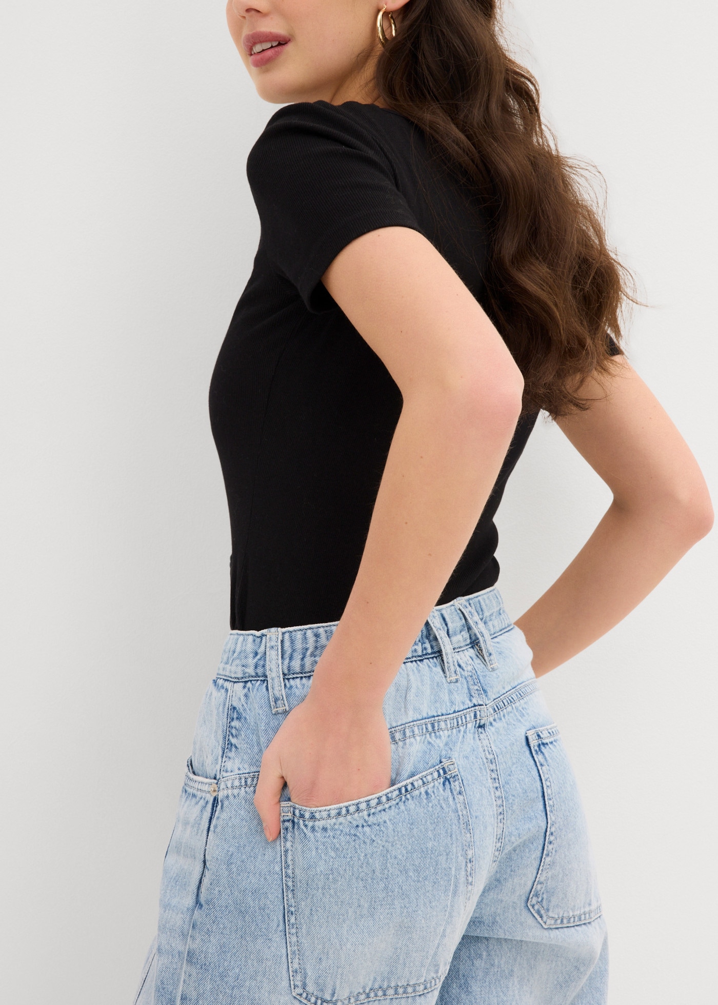 bonprix Loose-fit-Jeans lockere Passform, voluminöses, gerundetes Bein, fester Baumwoll-Denim