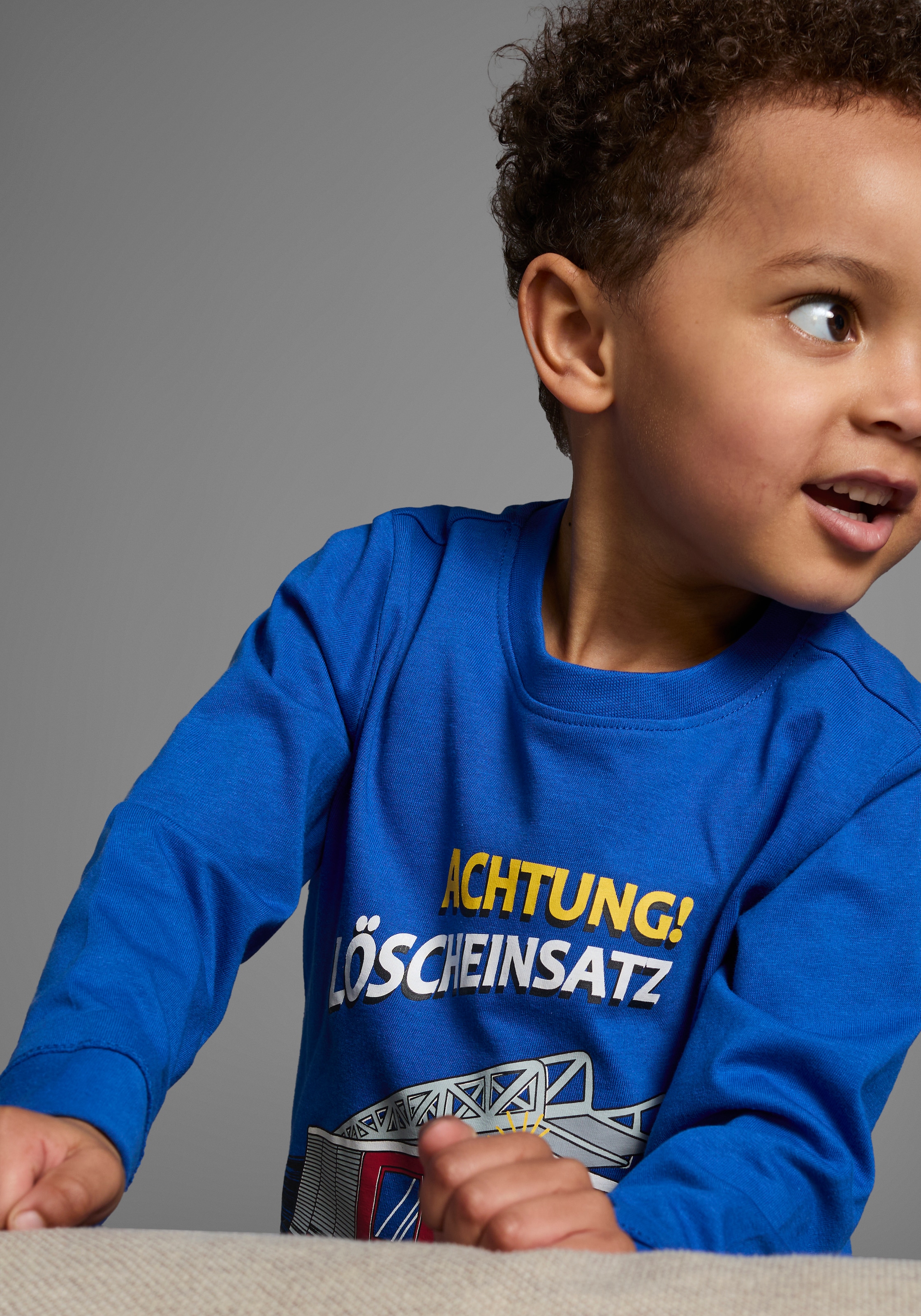 KIDSWORLD Langarmshirt »Mit Feuerwehr-Druck: ACHTUNG LÖSCHEINSATZ«, Langarm, Basic-Passform, bedruckt, Rundhalsausschnitt