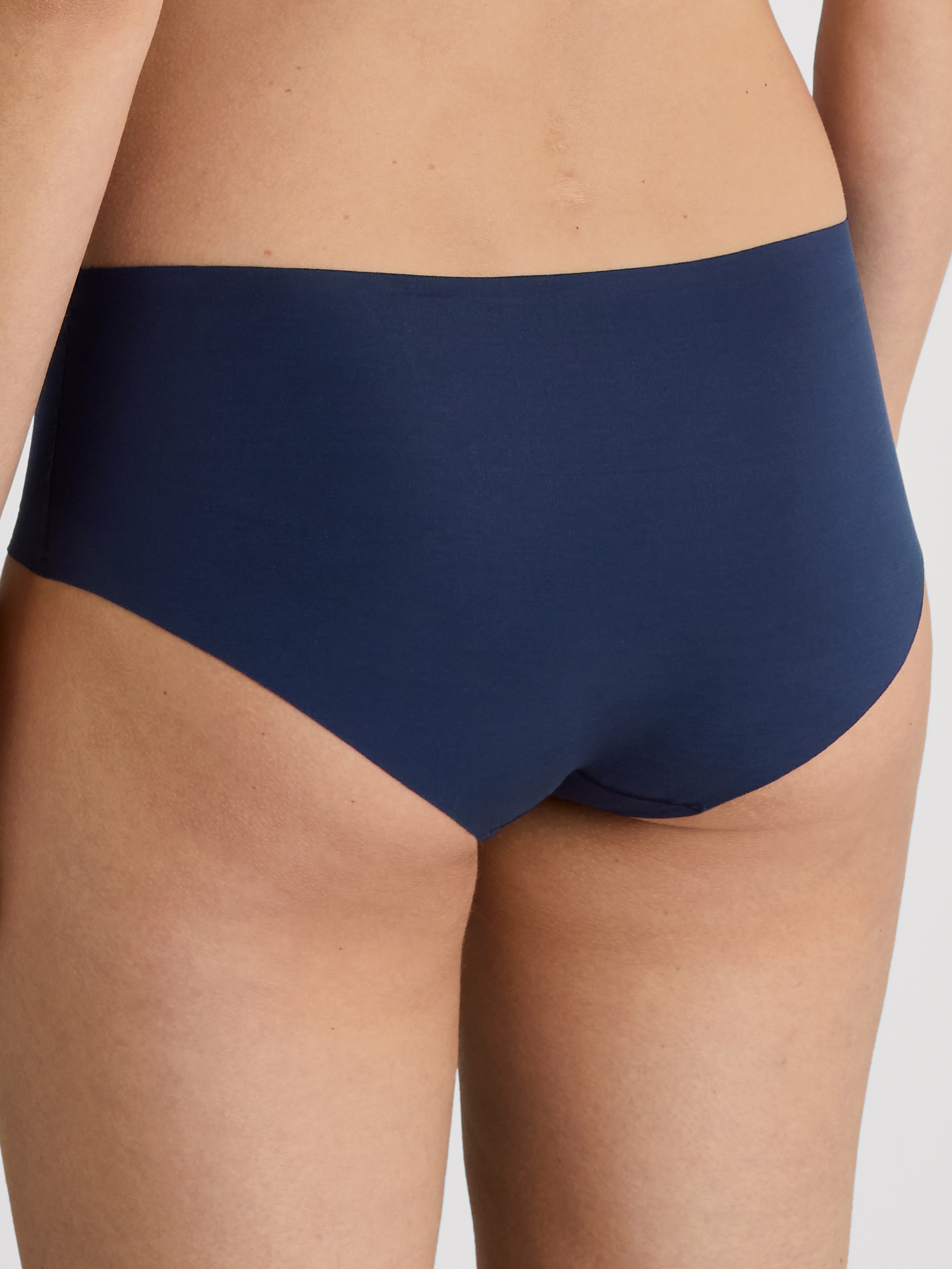 CALIDA Panty, mit hüftiger Schnitt, seidig weich, atmungsaktiv, elastisch