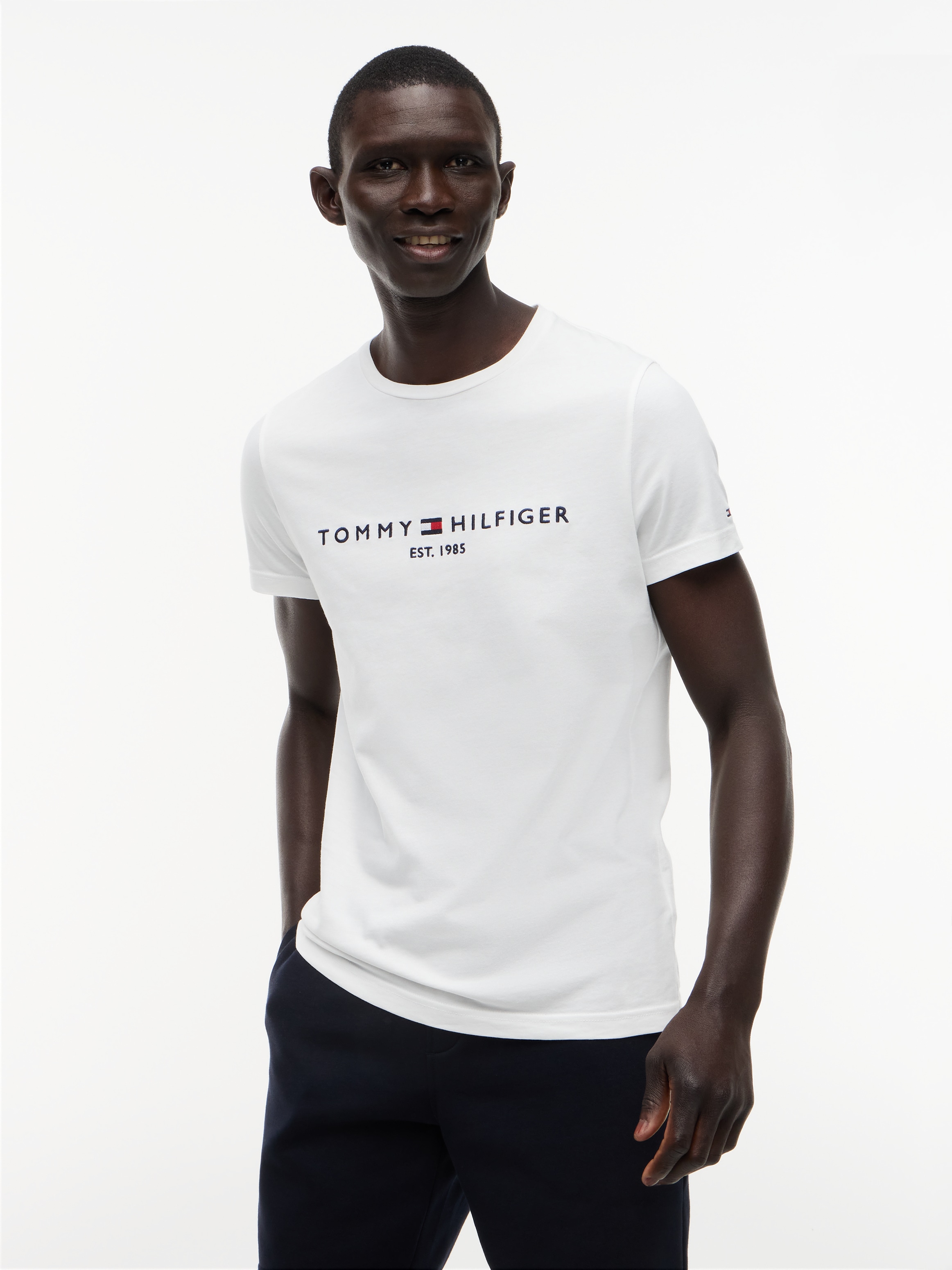 Tommy Hilfiger T-Shirt »TOMMY FLAG HILFIGER TEE« aus Bio-Baumwolle, Regular Fit