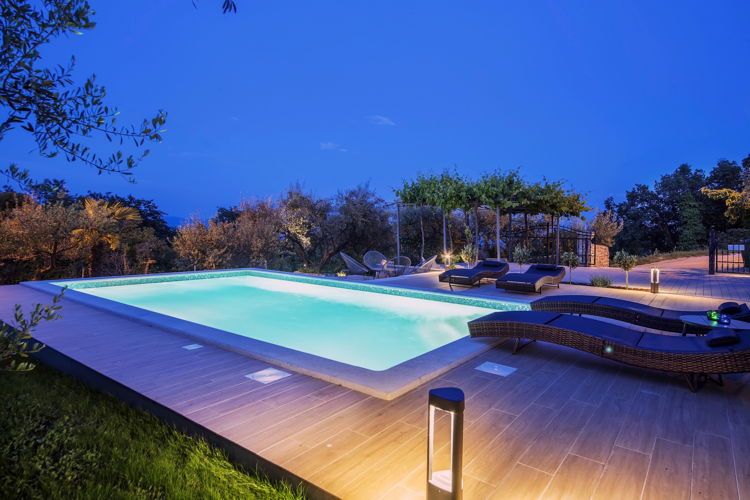 KWAD Schwimmbecken »STYROPOR®STEIN POOL ALL INCLUSIVE, BxLxH: 350x700x150 cm«, (Set), mit Edelstahlleiter, inkl. Beckenrandsteine & Poolbeleuchtung