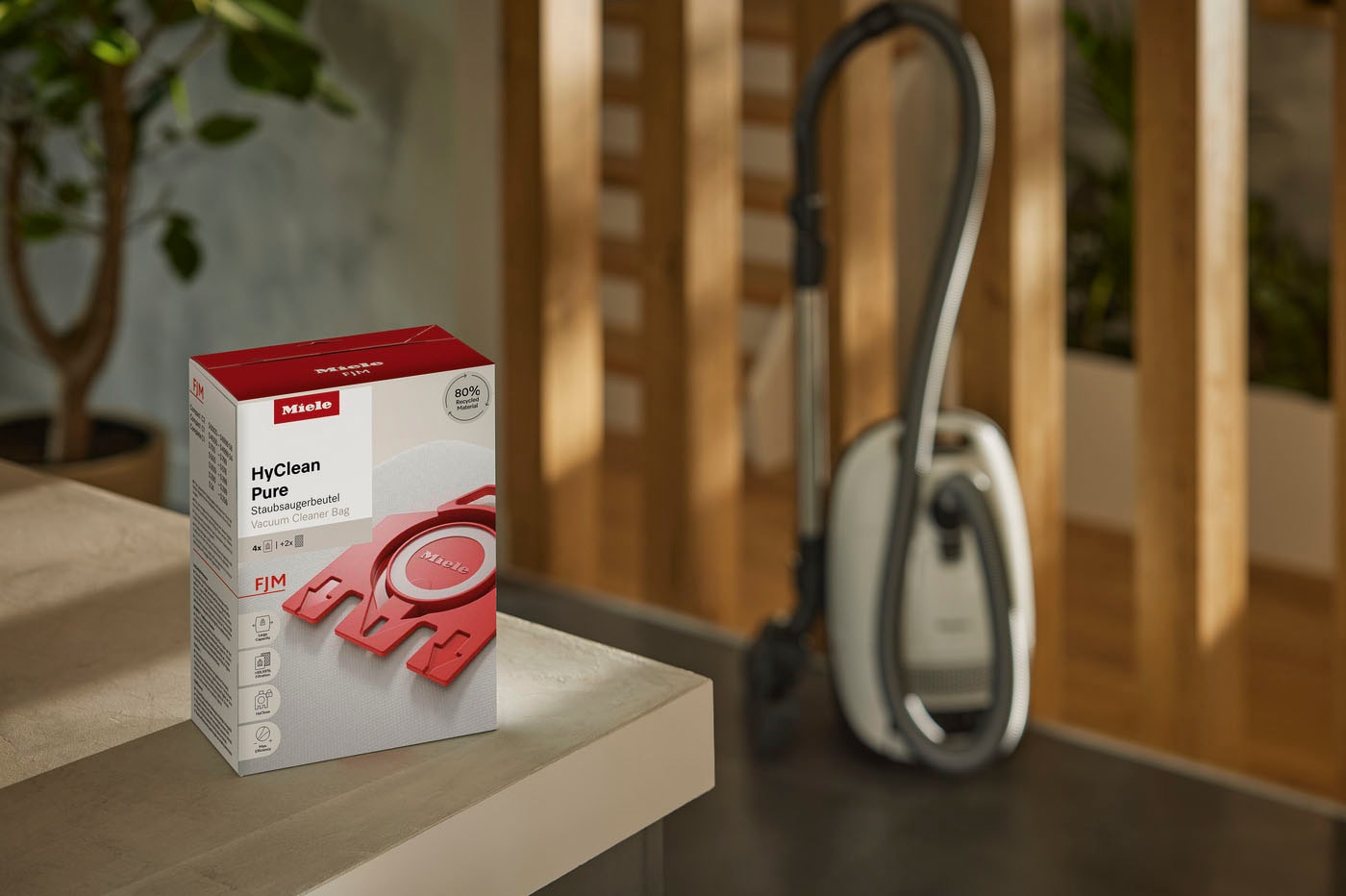 Miele Staubsaugerbeutel »Miele Original Zubehör - Staubsaugerbeutel FJM HyClean Pure 2.0« 4er Pack Staubbeutel, 2er Pack Filter