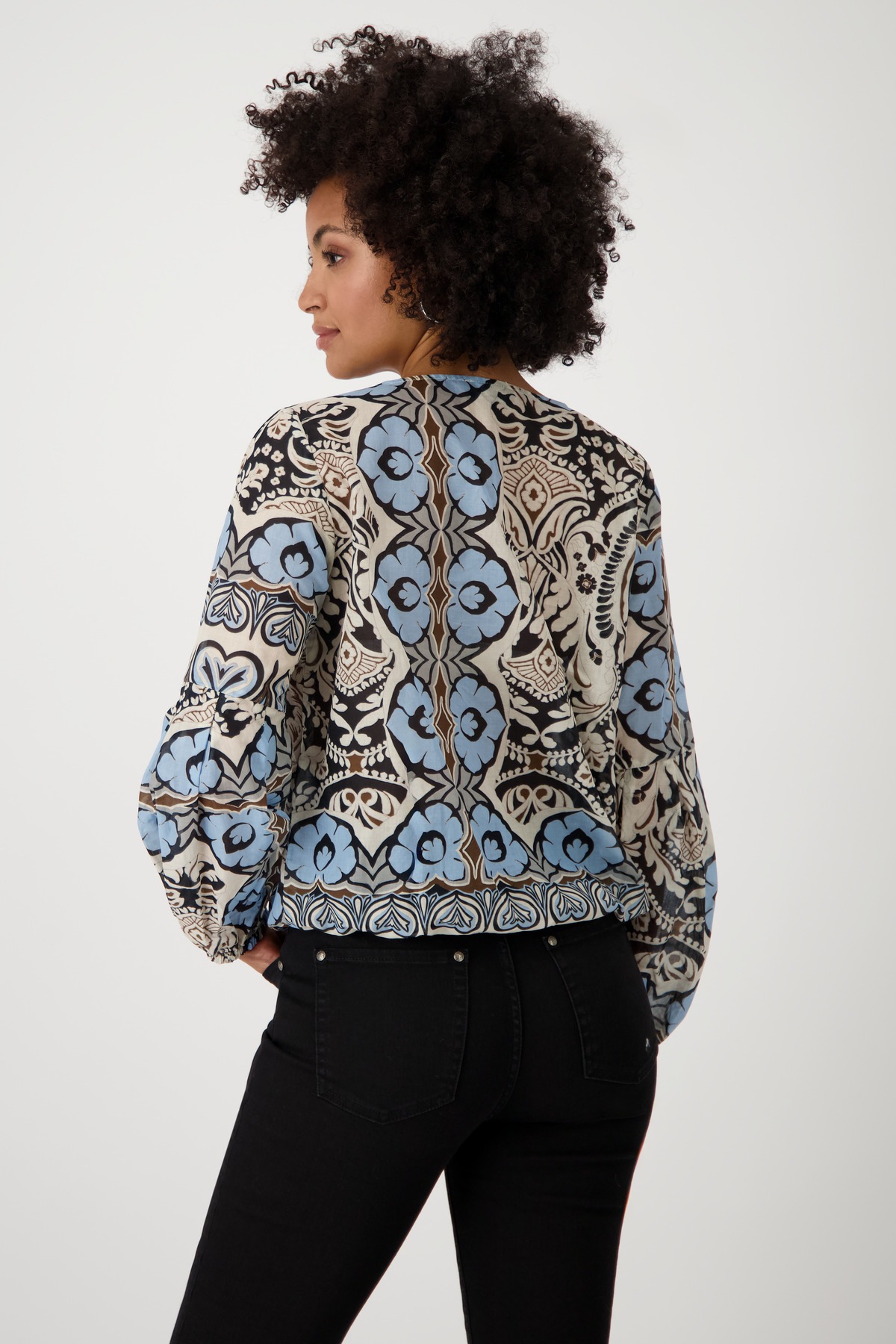 Monari Langarmbluse »Bluse Ornament allover«, Mit Rundhalsausschnitt mit Schlitz