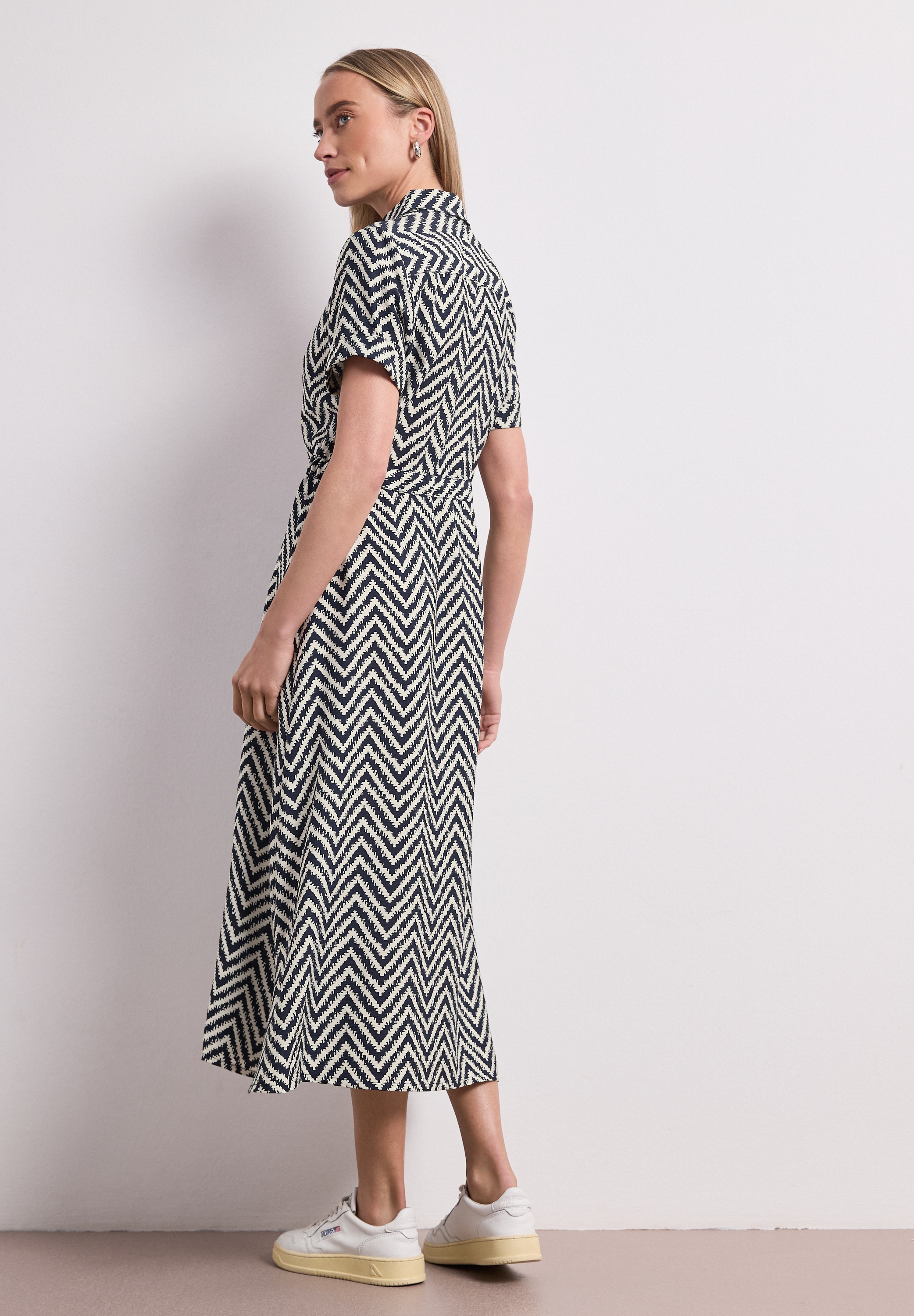 STREET ONE Midikleid Eingrifftaschen Sommerkleid mit Zick-Zack-Muster