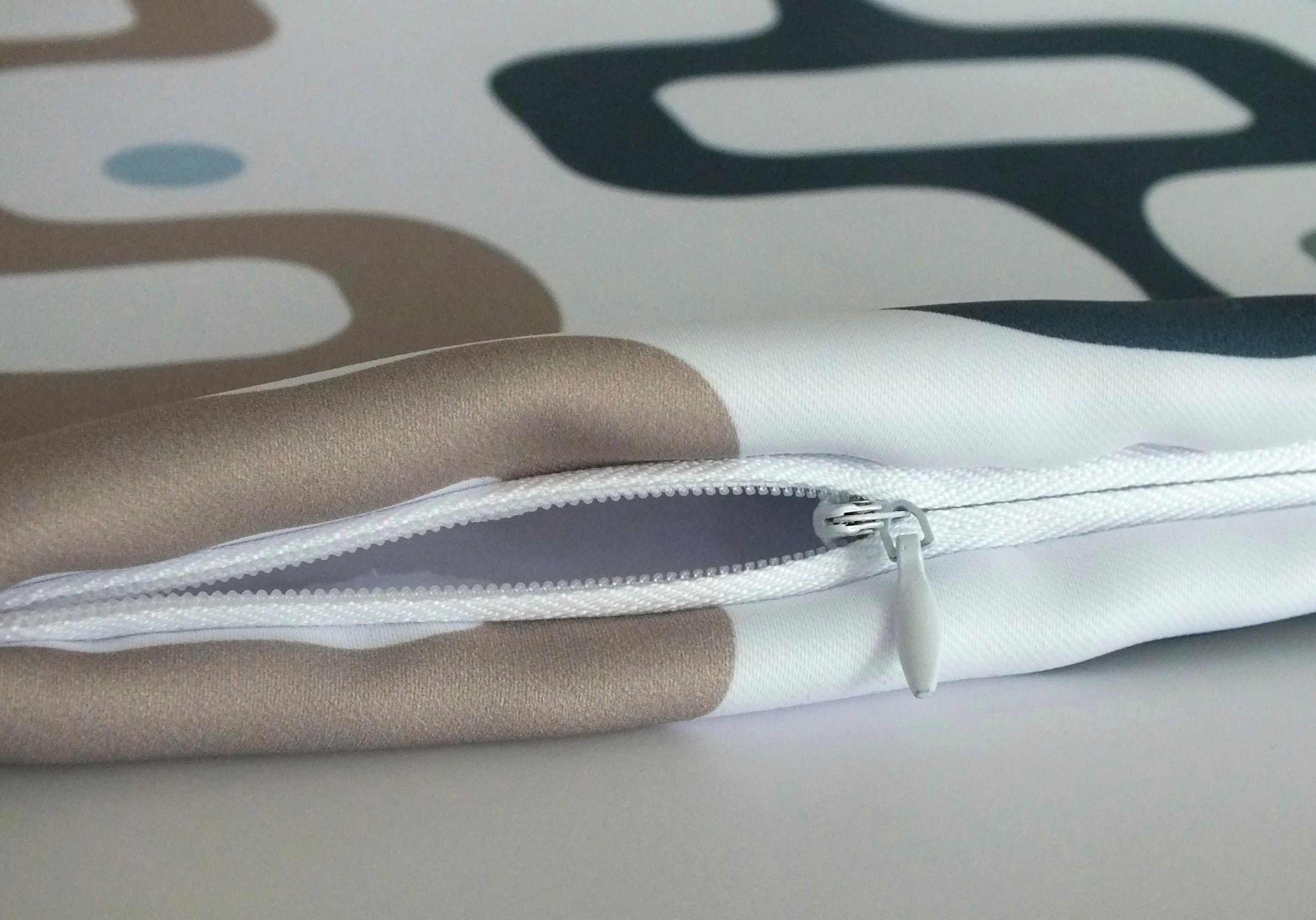 queence Dekokissen »Julius« mit einem Vogel