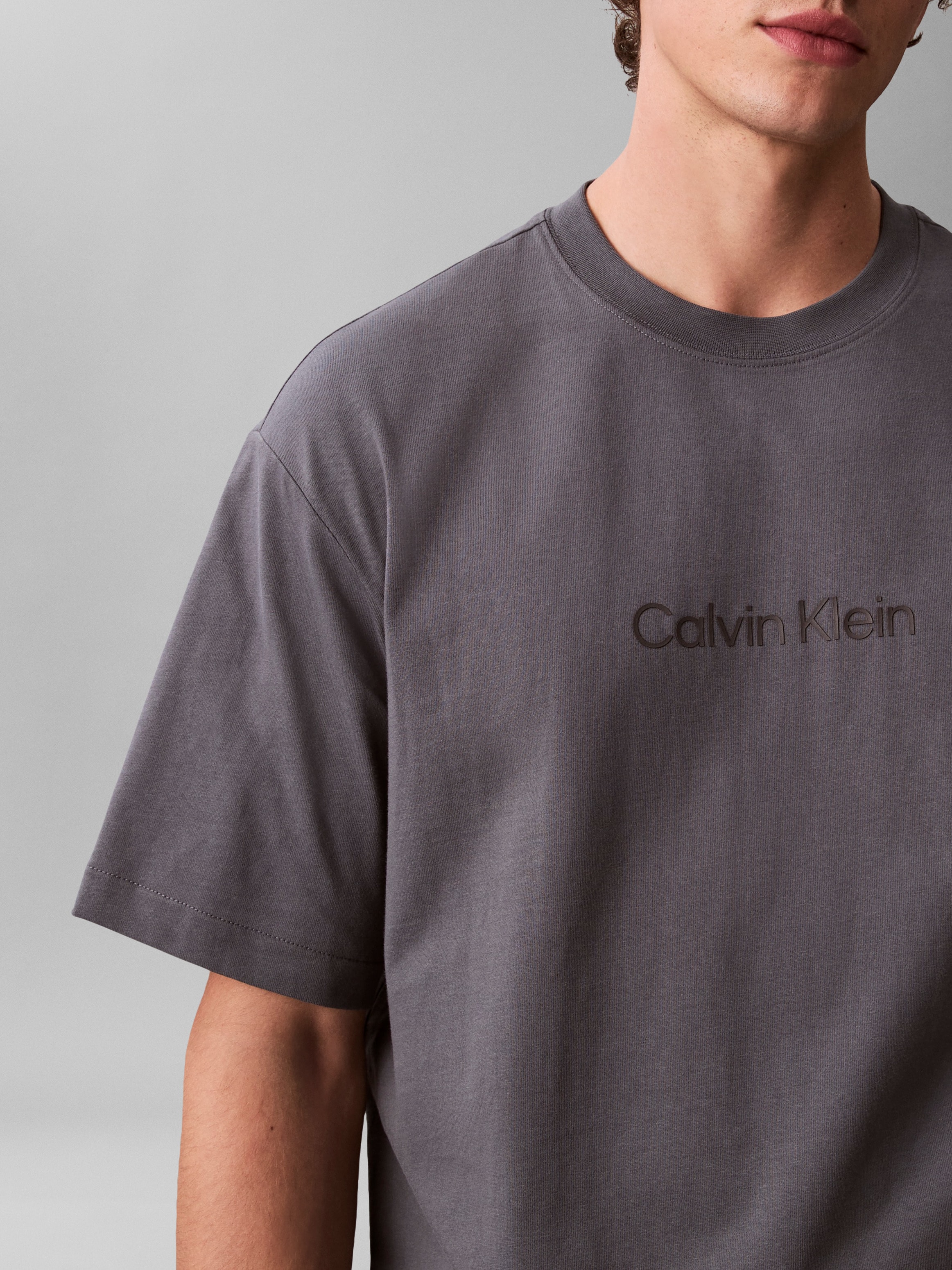 Calvin Klein T-Shirt »SS RLXD STANDARD LOGO CREWNK TEE« Rundhalsausschnitt, relaxed fit