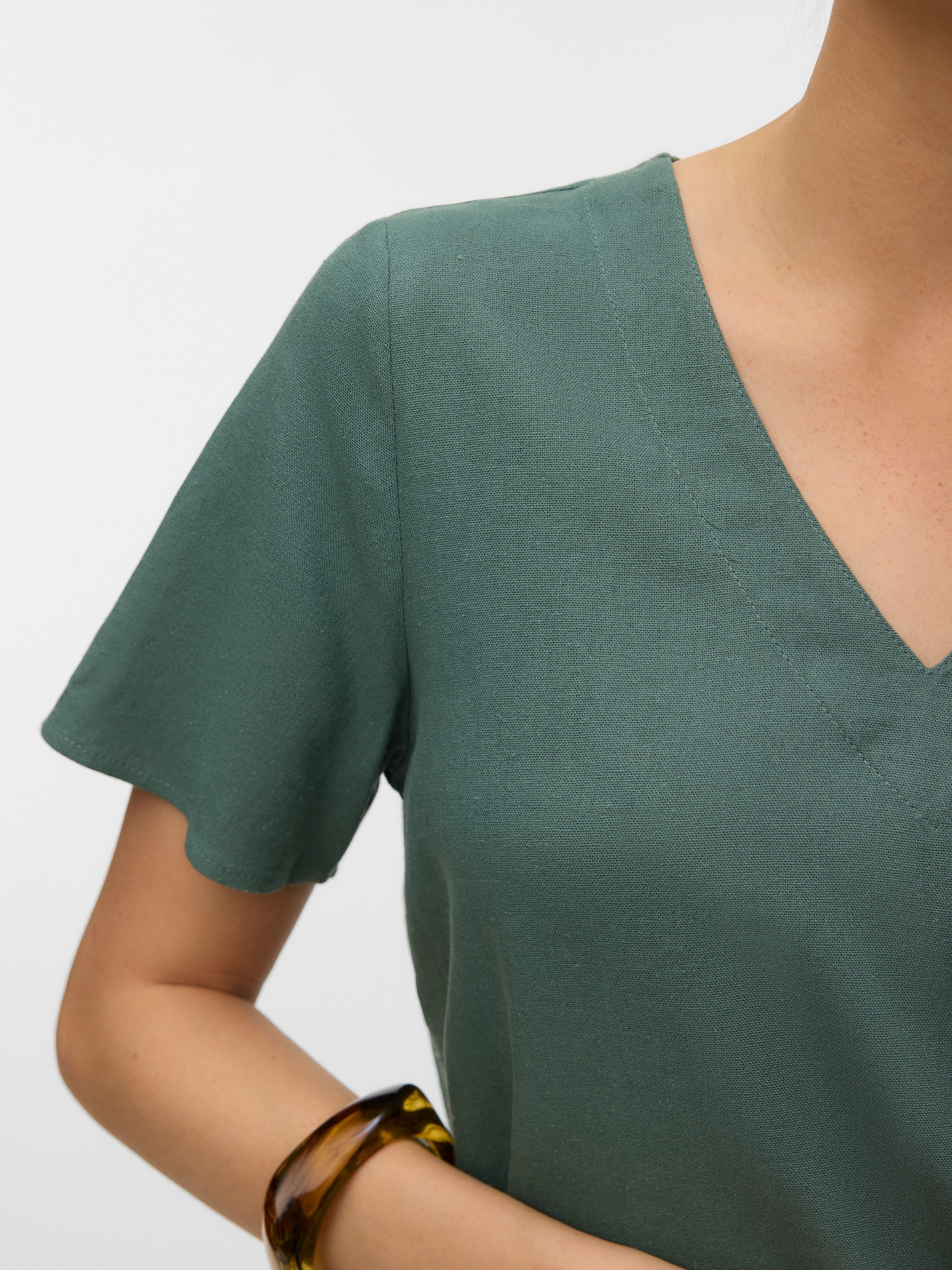 Vero Moda Blusenshirt »VMMYMILO S/S V-NECK TOP WVN GA« mit klassischem Schnitt