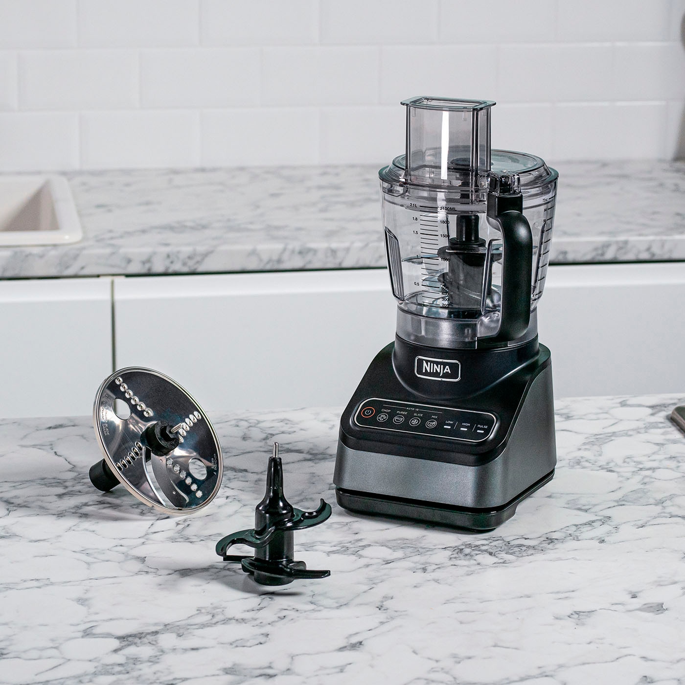 NINJA Küchenmaschine »Kompaktmaschine mit Auto-iQ BN650EU«, incl. 2,1 L Schüssel & diverser Einsätze
