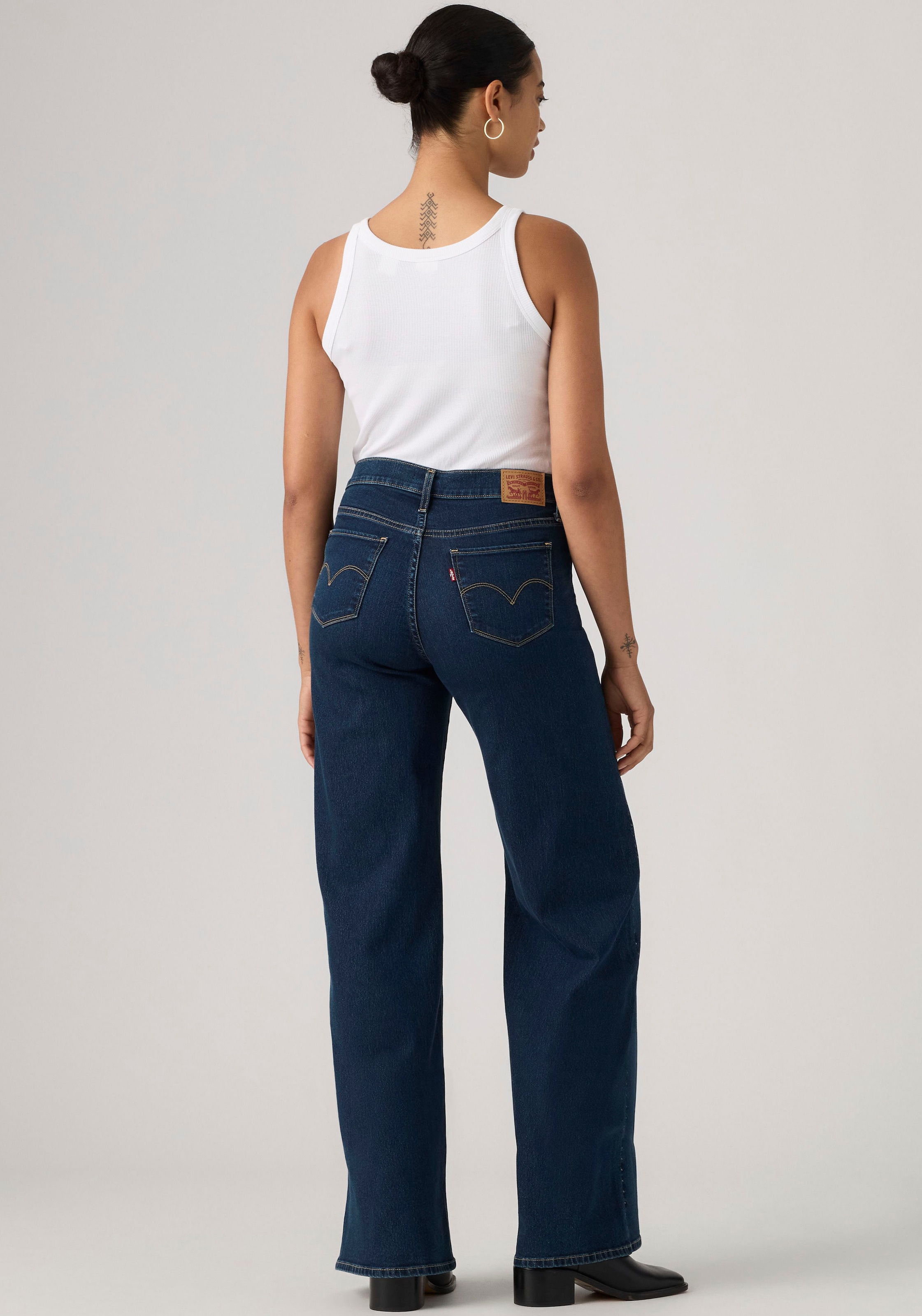 Levi's® Weite Jeans »318 SHAPING WIDE LEG« Glitzerdetails