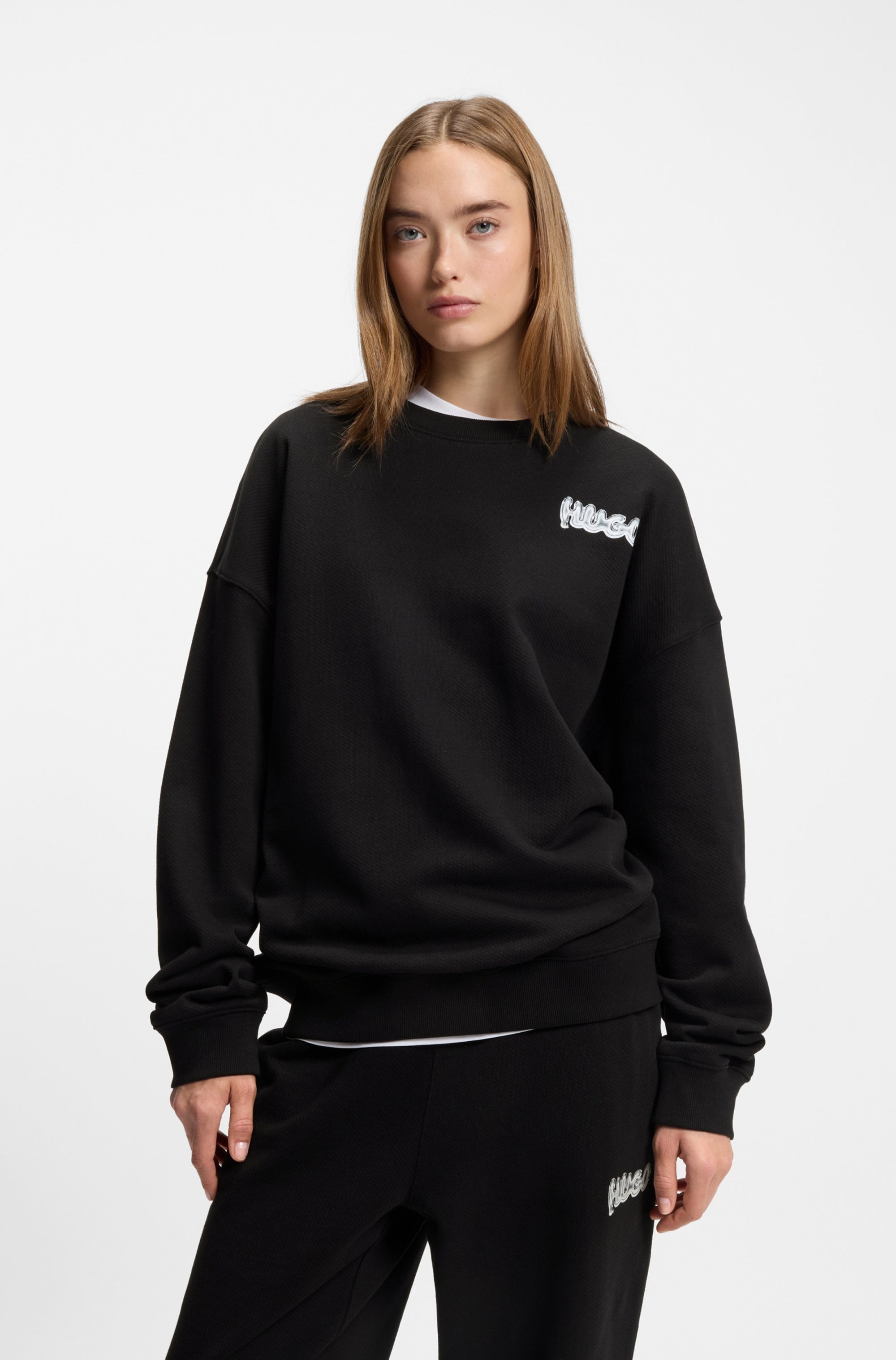 HUGO Blue Sweatshirt »Nyrocrew«, Rückenaufdruck in Chrom-Optik, Rundhalsausschnitt, Loose fit