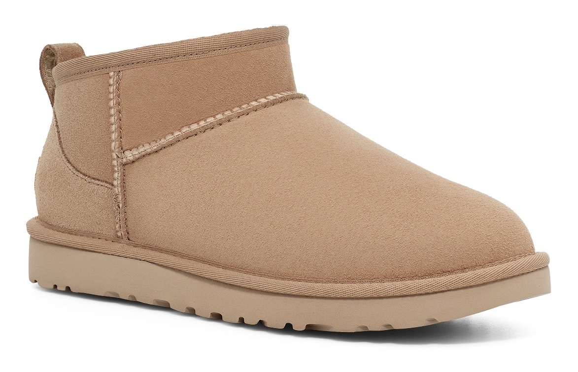 UGG Schlupfboots »Classic Ultra Mini«, Bequemschuh, Freizeitschuh mit Logopatch