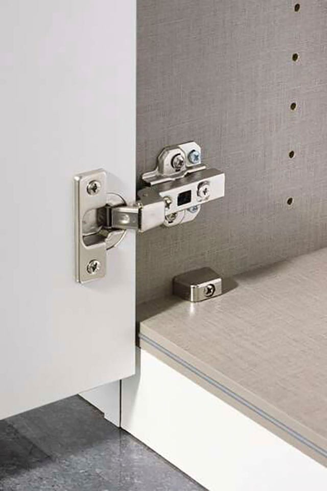 rauch Drehtürenschrank »Kleiderschrank Schrank Garderobe Wäscheschrank MONTCLAR« in den Breiten 204/254/304 cm, inkl. SOFT-CLOSE-FUNKTION,  Passepartout optional mit Beleuchtung, inkl. Zubehör MADE IN GERMANY