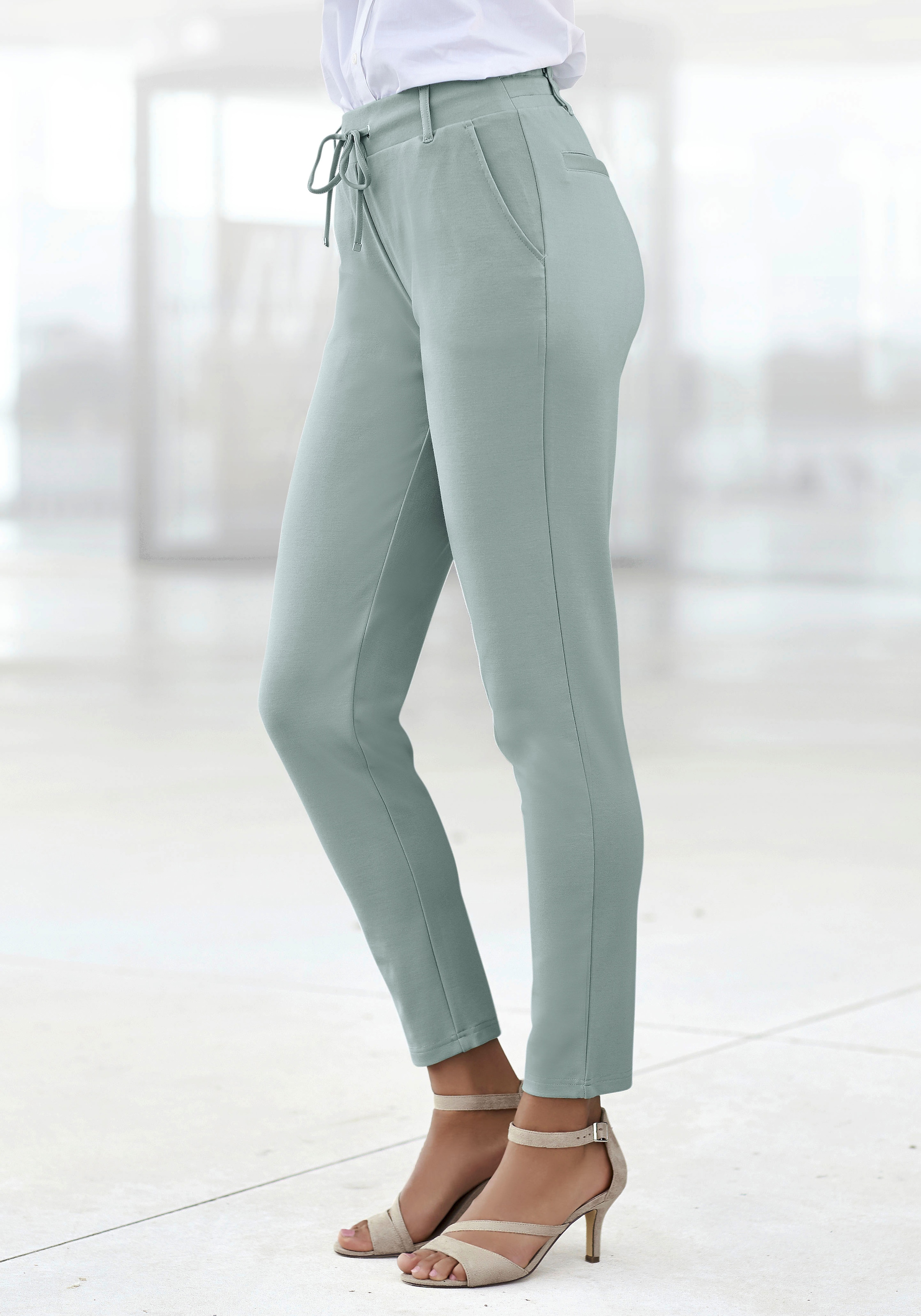 Jogger Pants, mit elastischem Bund und Gürtelschlaufen, Loungewear