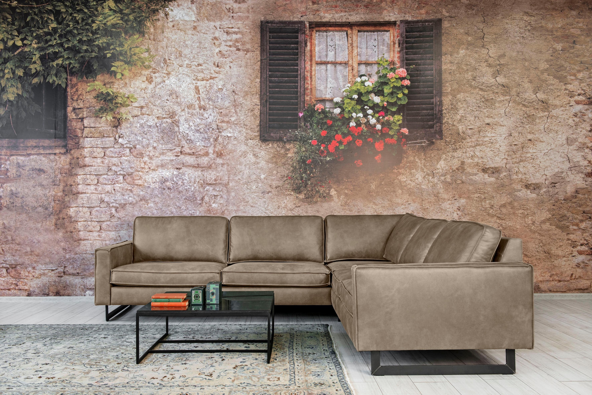 Places of Style Ecksofa »Pinto, XXL, 250/290 cm, langer Schenkel, Ottomane«, Cord, Chenille, Lederoptik, mit Keder, Metallfüße, Wellenunterfederung