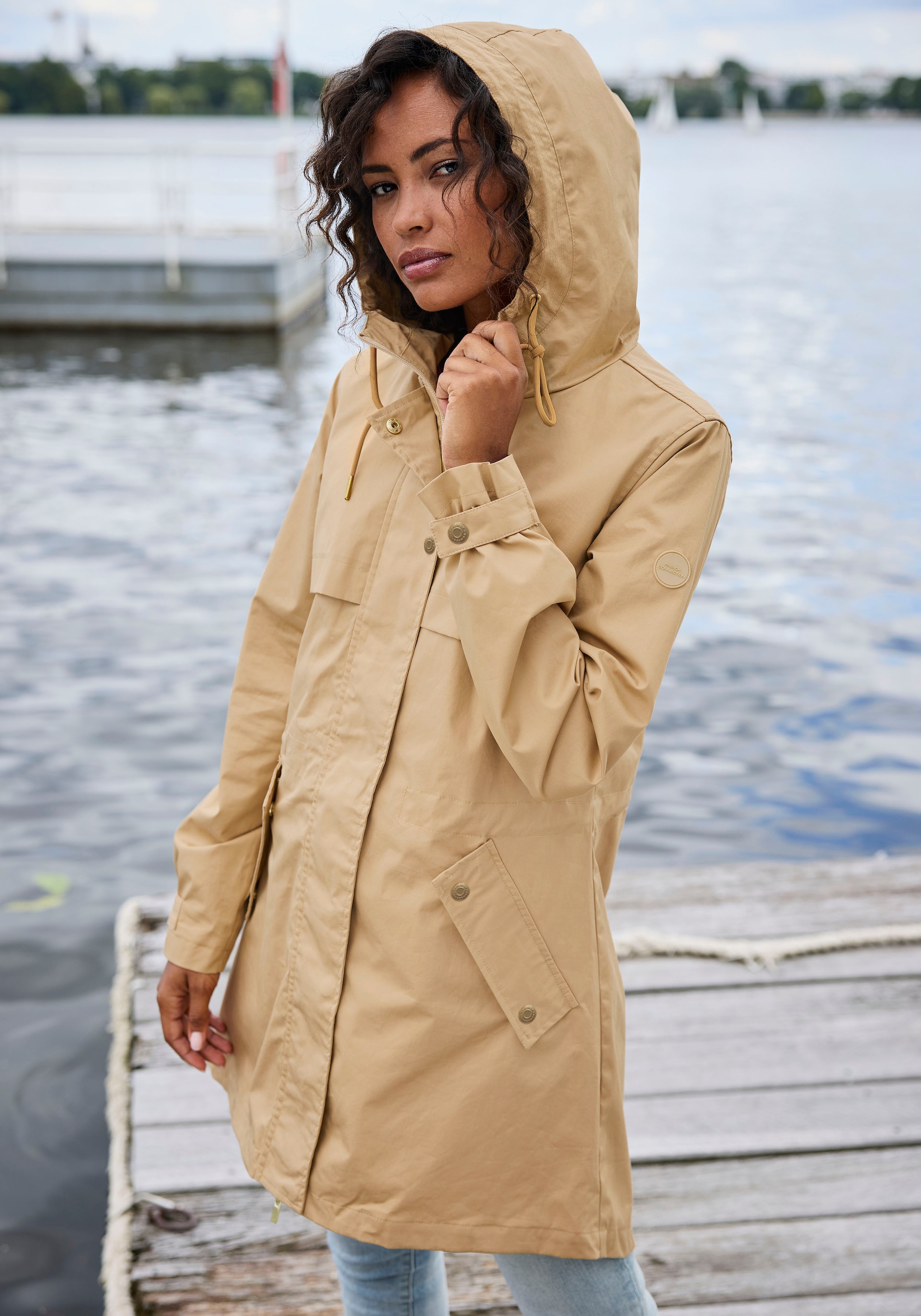 French Connection Outdoorjacke mit Kapuze Saumschlitz mit Druckknöpfen auf der Rückseite