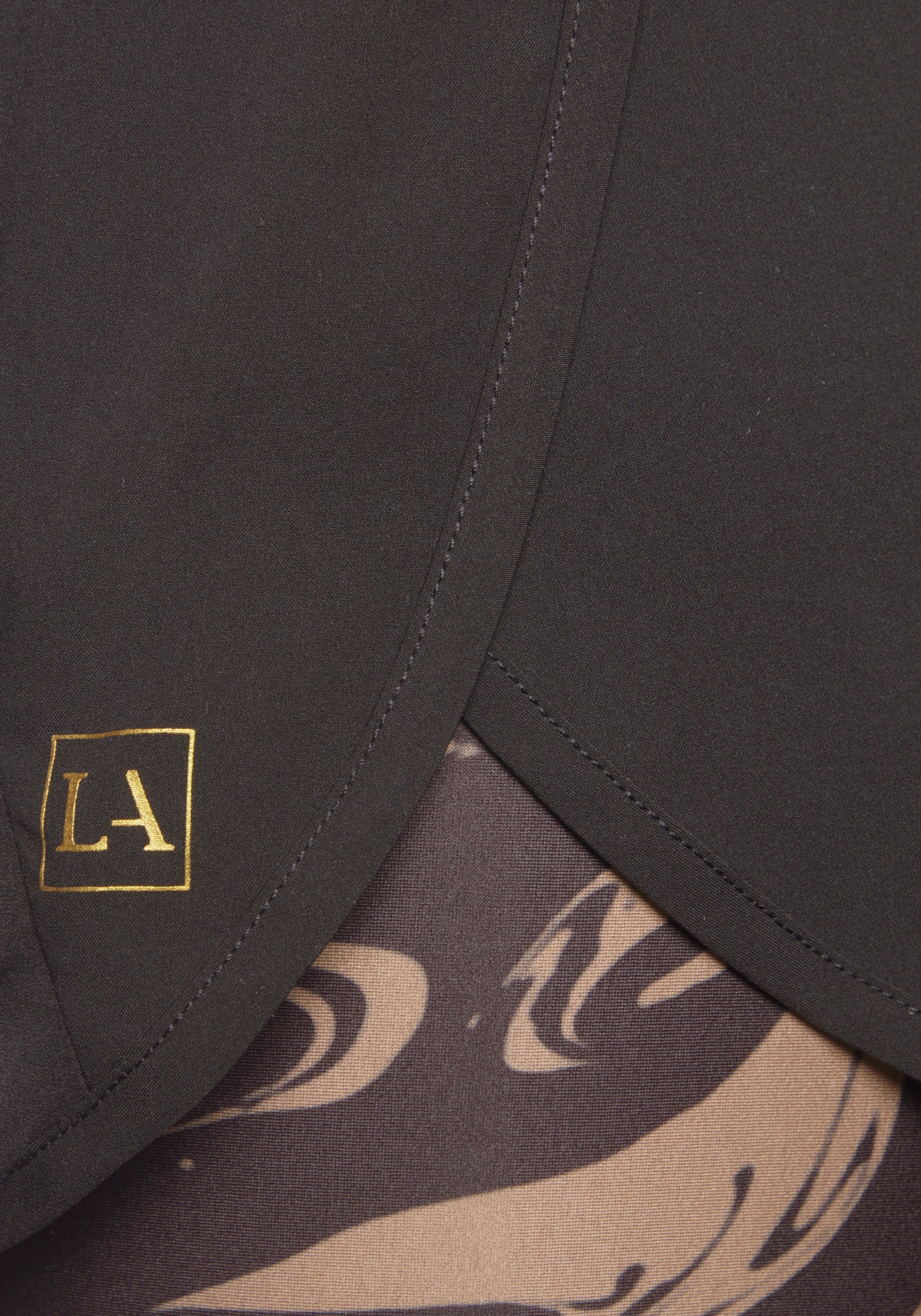 LASCANA ACTIVE 2-in-1-Shorts  mit Marmorprint-Detail
