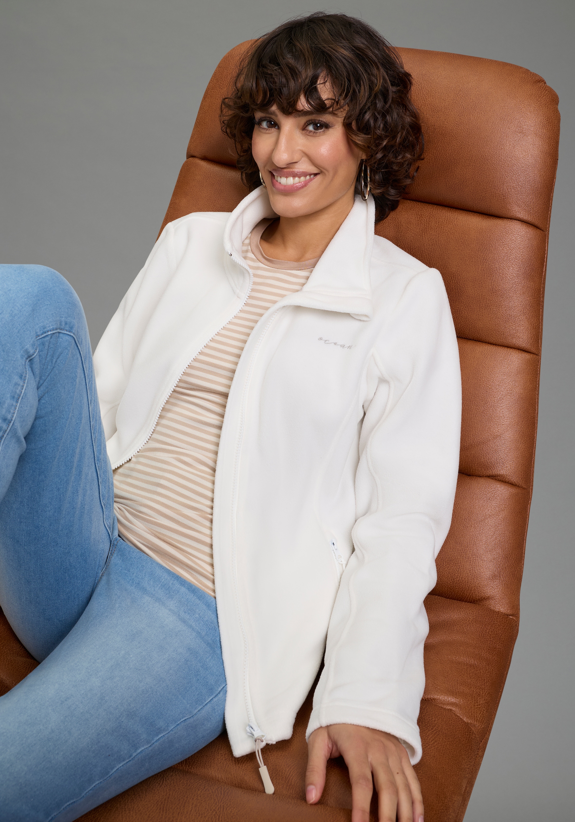 Ocean Sportswear Fleecejacke aus weichem Fleece-Material, unifarben, mit Logostickerei