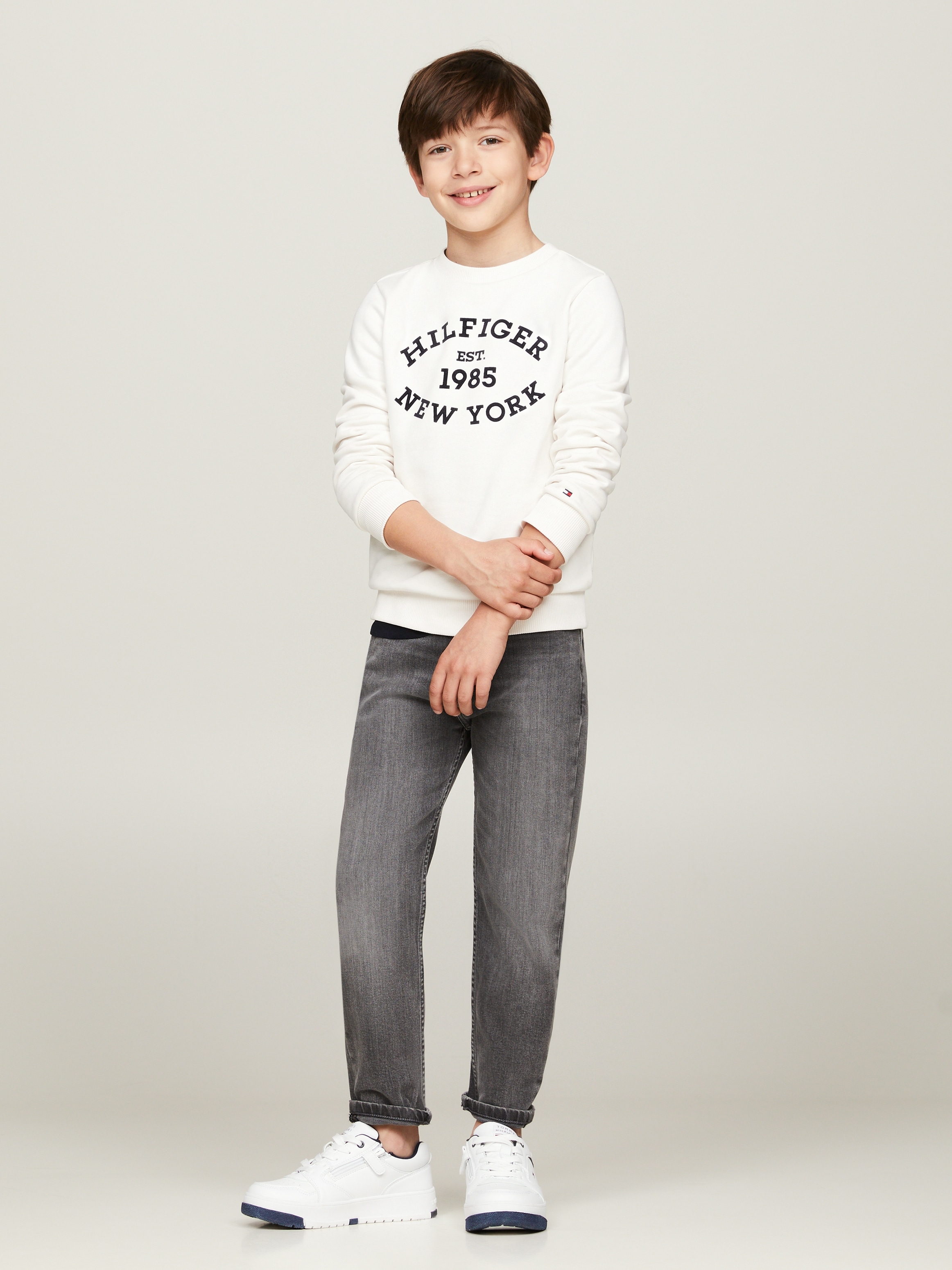 Tommy Hilfiger Sweatshirt »MONOTYPE FLOCK REG SWEATSHIRT«, Kinder bis 16 Jahre mit Logoschirftzug