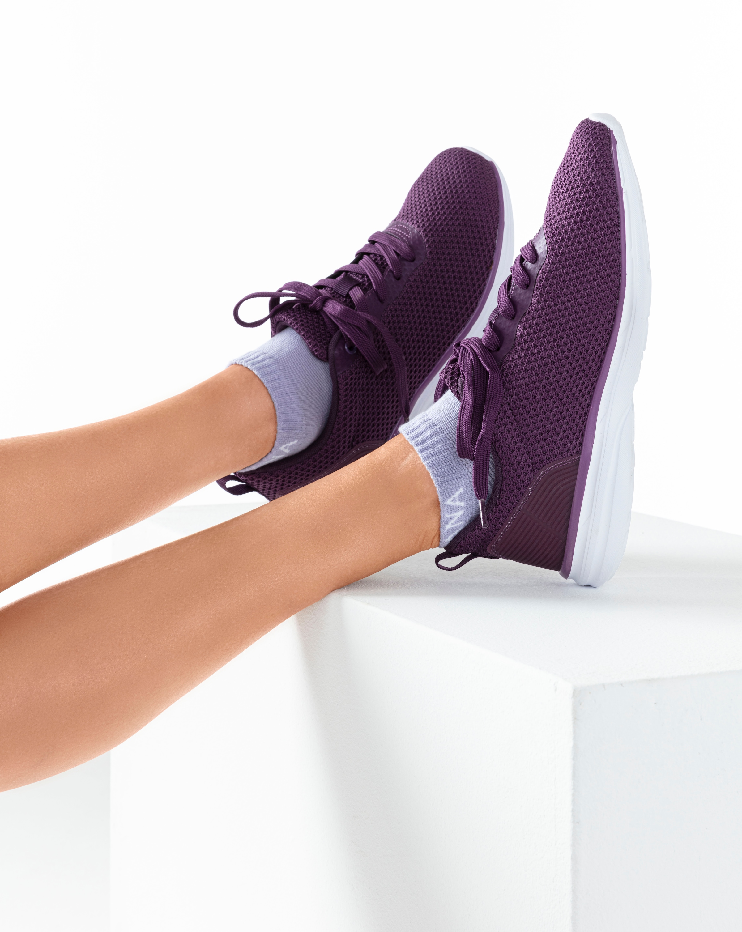 LASCANA ACTIVE Sneakersocken, (Packung, 6 Paar), mit eingestricktem Marken Logo