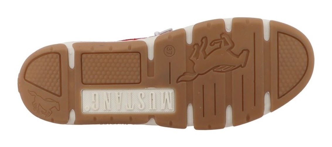 Mustang Shoes Slip-On Sneaker »Sue«  Freizeitschuh, Halbschuh, Slipper mit Logoschriftzügen