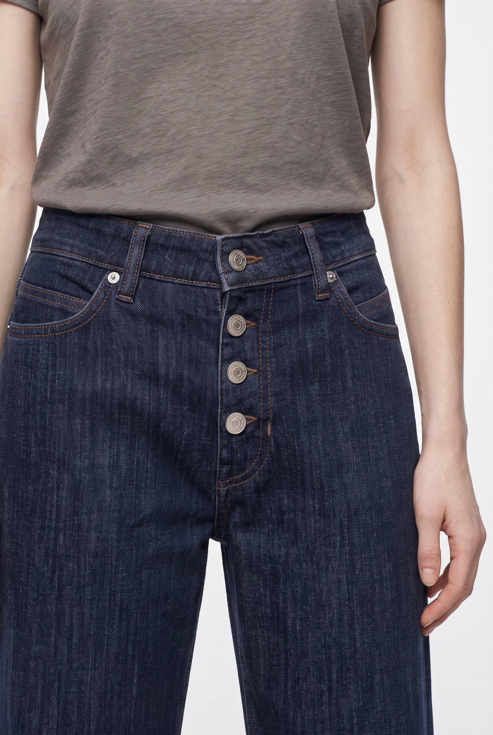 BOSS ORANGE Bootcut-Jeans »ANGELA MR 2.0 Premium Damenmode« mit Button-Fly-Verschluss, Mid Rise