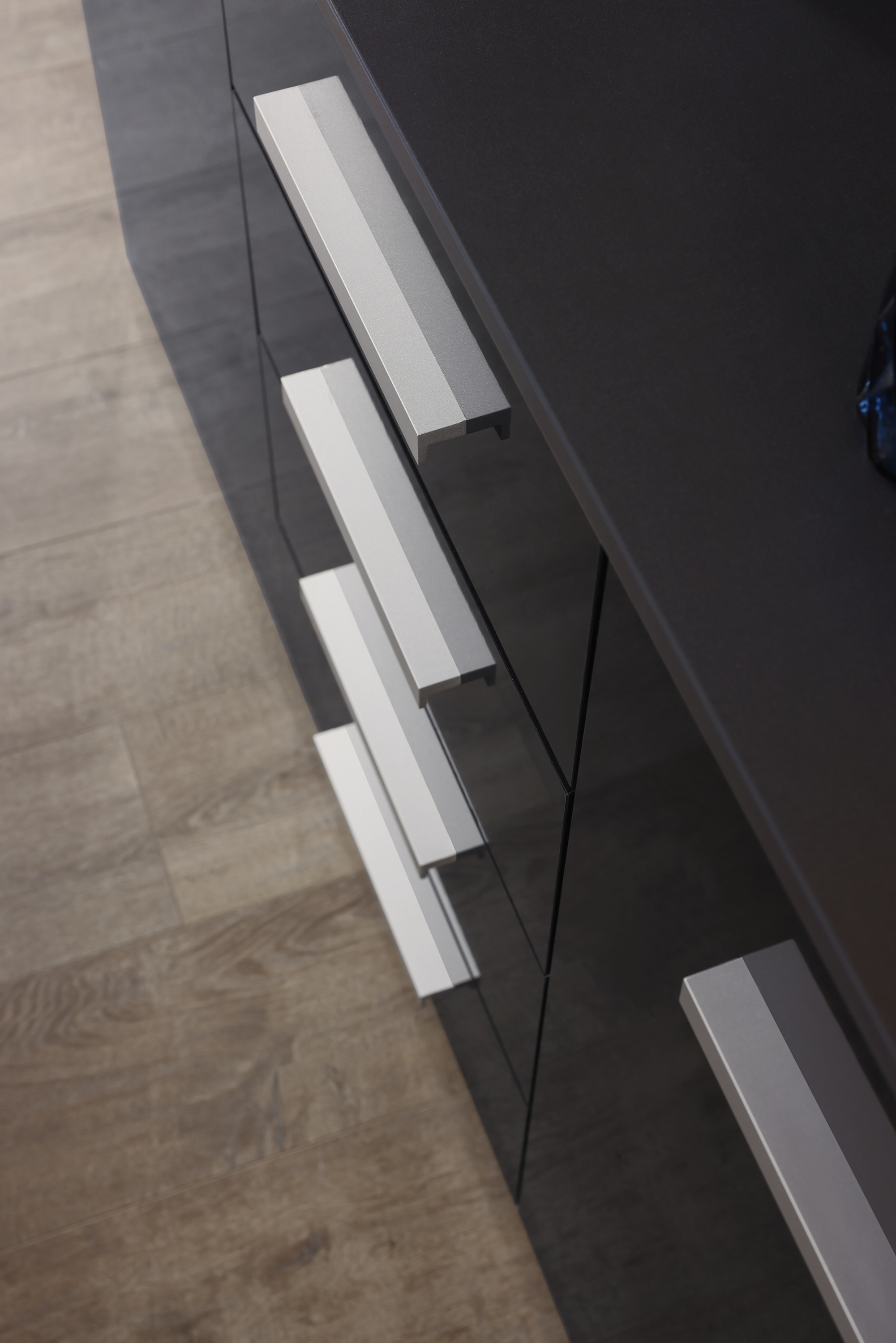 rauch Schubkastenkommode »Sideboard Kommode Kombikommode KOLUNA mit Hochglanzfront«, mit 4 Schubkästen und 2 Türen sowie Metallgriffen MADE IN GERMANY
