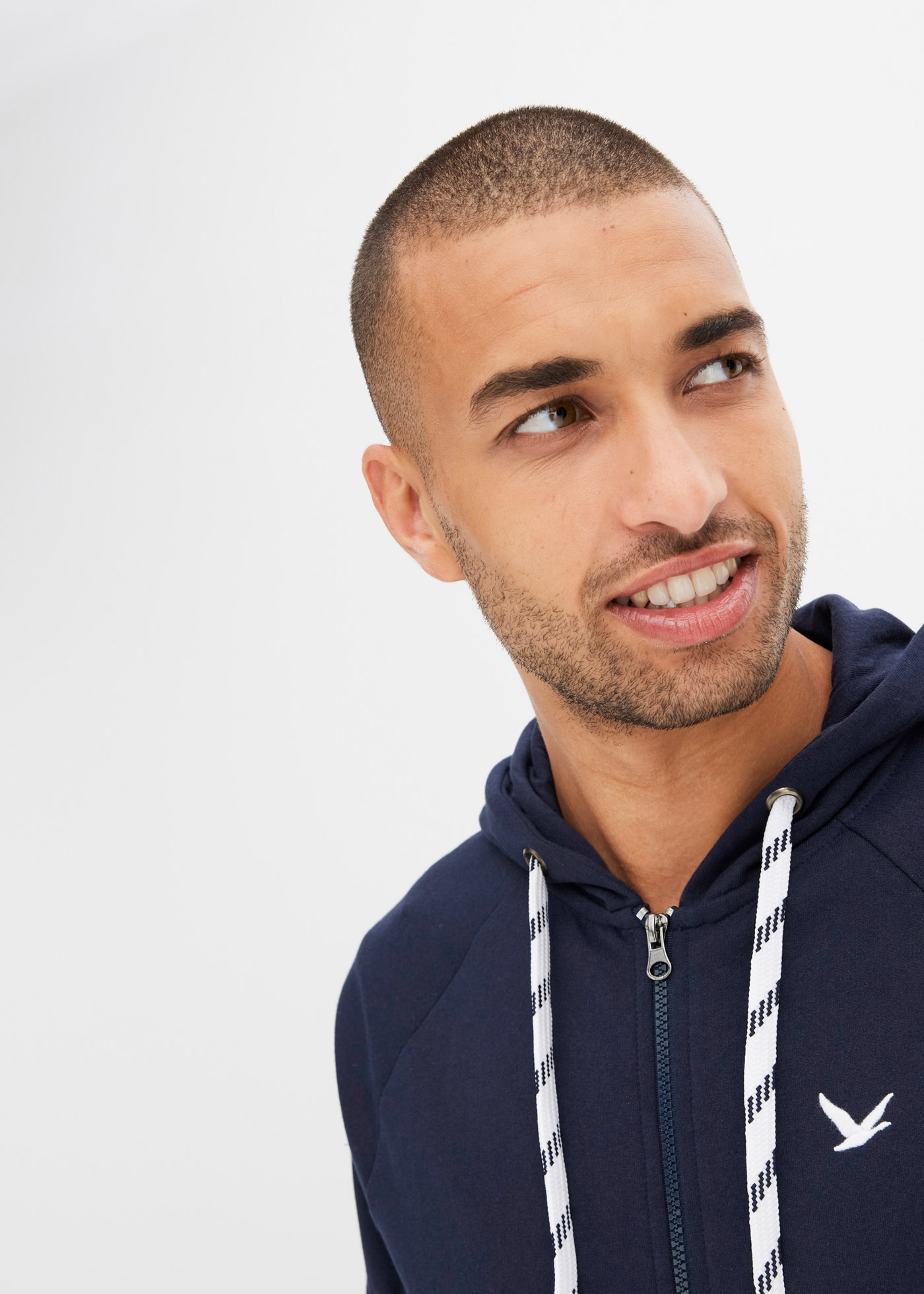 bonprix Kapuzensweatjacke »Kapuzen-Sweatjacke mit Kontrastdetails« Kapuzen-Sweatjacke mit Kontrastdetails