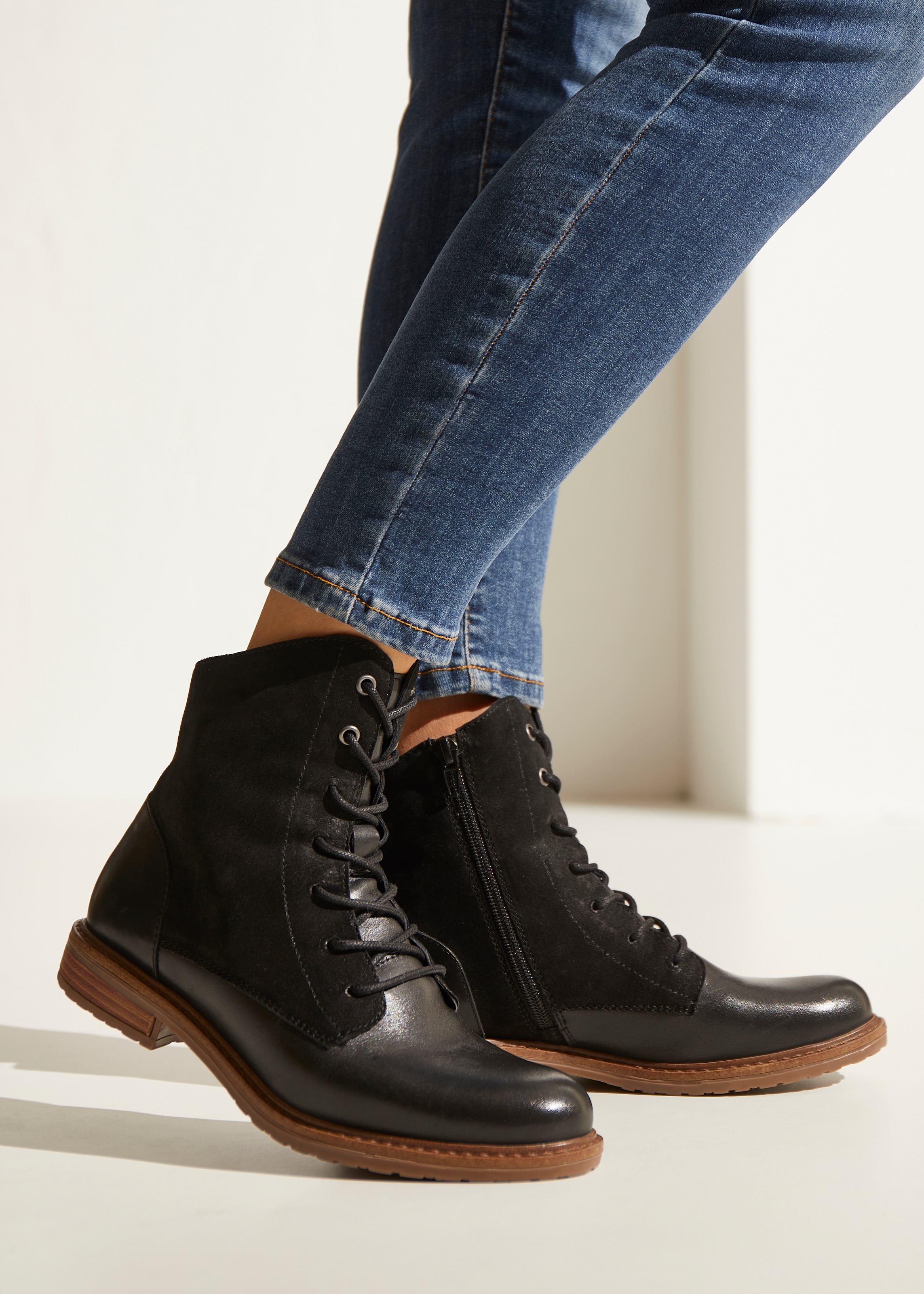 LASCANA Stiefelette »Boots«, aus Leder