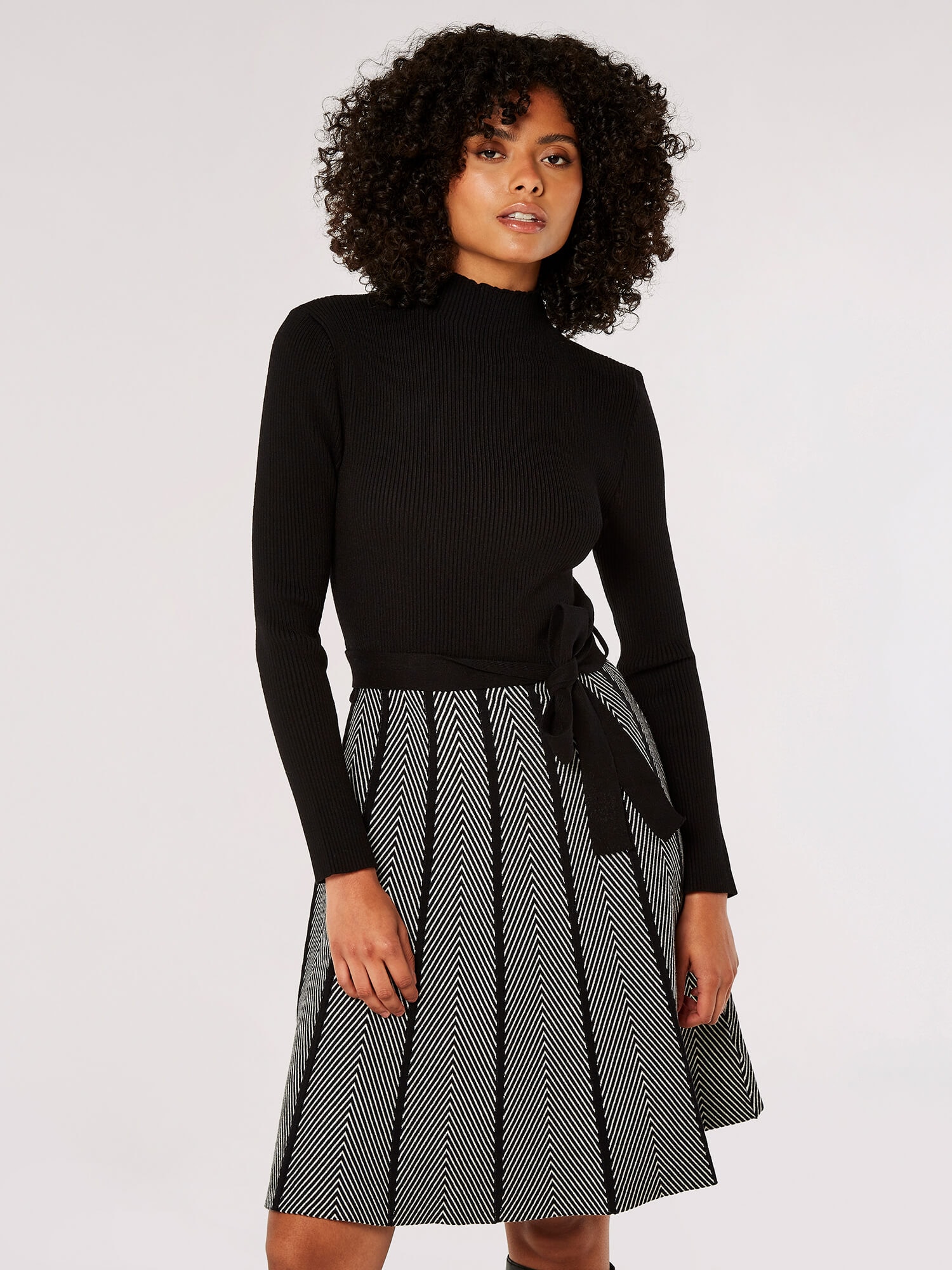Apricot Minikleid »Minikleid« 2 tlg. mit Rock mit Chevron Muster