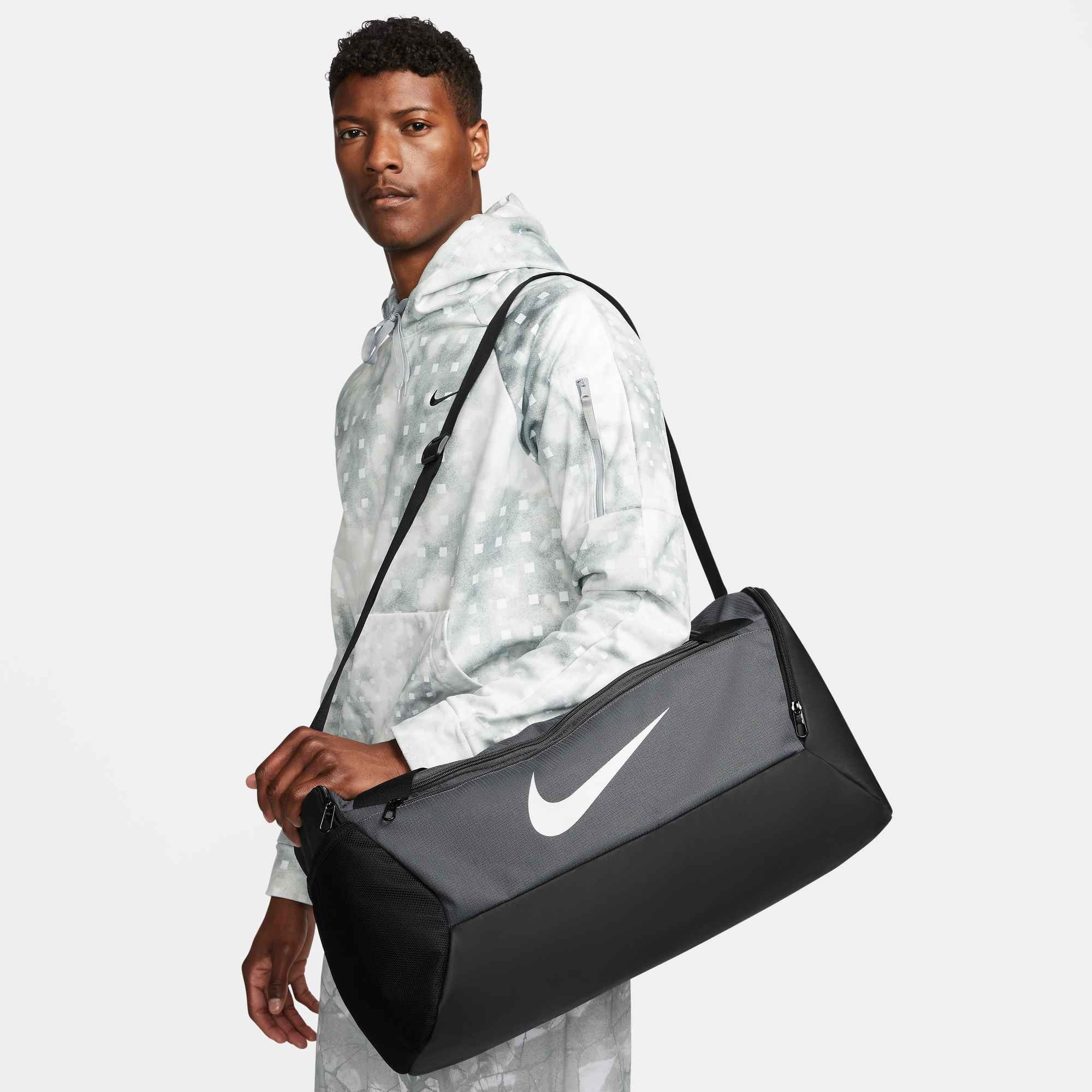 Nike Sporttasche »BRASILIA . TRAINING DUFFEL BAG« mit seitlichem Schuhfach, mit Innen- und Außentaschen, mit Logodruck