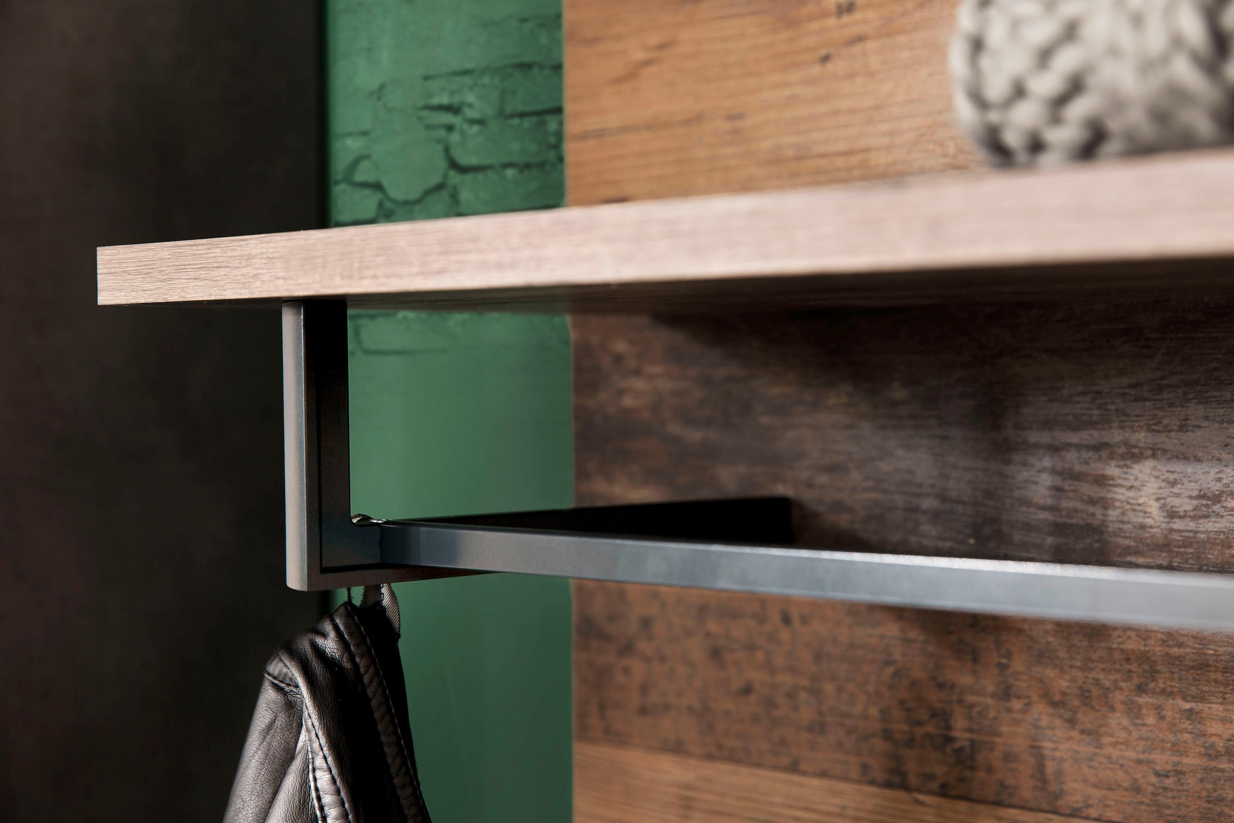 INOSIGN Garderobenpaneel »Ilana«, Wandpaneel im Industrial Style mit Haken, Kleiderstange und Hutablage