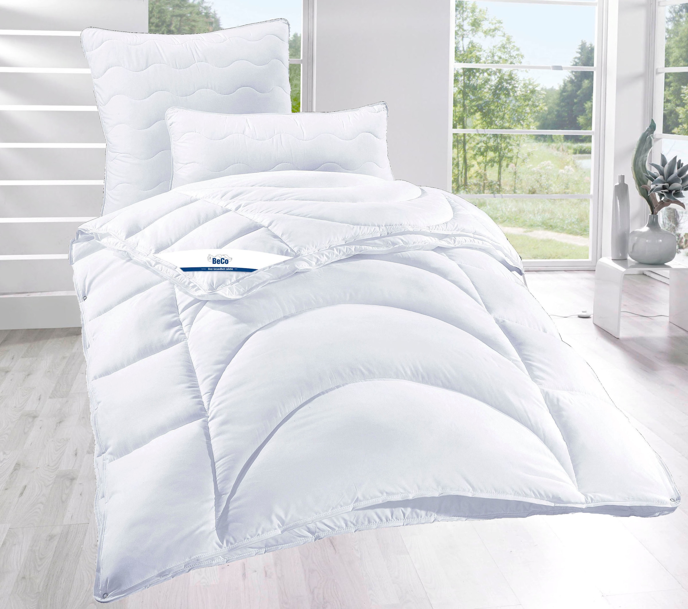 Beco Microfaserbettdecke »Medibett, Bettdecken für Sommer und Winter, zwei Bezugsvarianten«, 4-Jahreszeiten, Füllung 100% Polyester, Bezug 100% Baumwolle, (1 St.), Bettdecke 135x200 cm, allergiker geeignet (Hausstauballergiker)