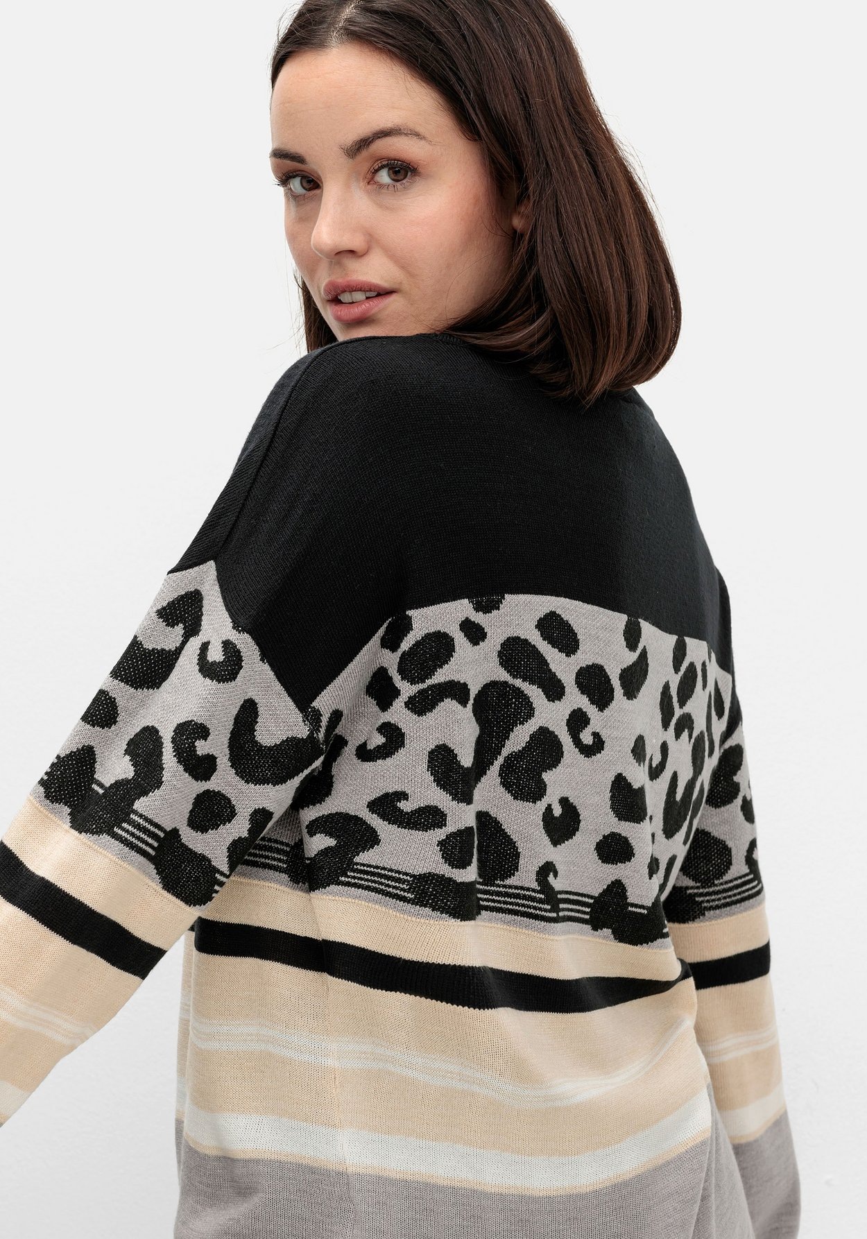 Sheego Rundhalspullover »Jacquard-Pullover im Mustermix, mit Animalprint«
