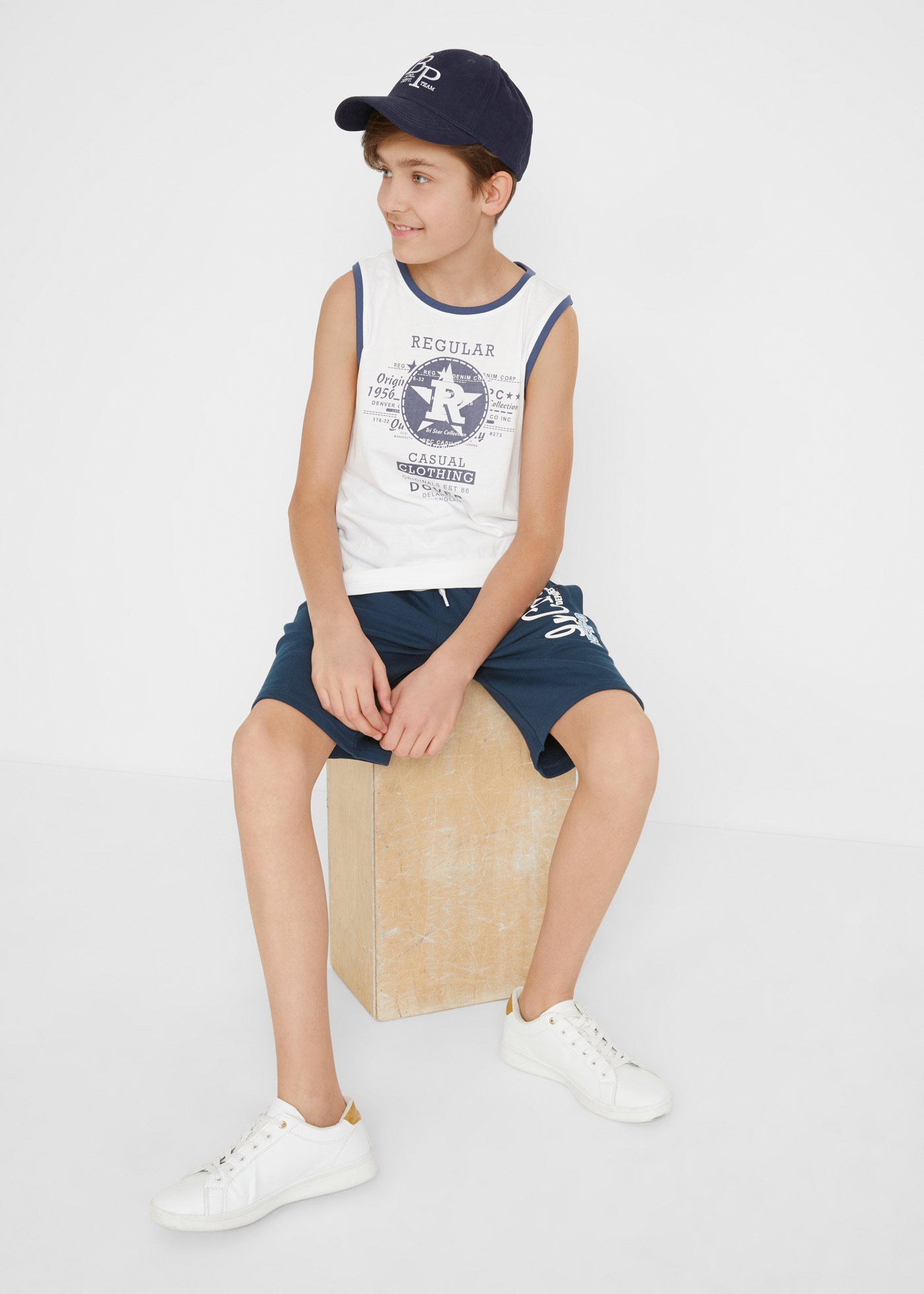 bonprix Sweatbermudas  aus Baumwolle, Regular Fit, Casual Stil, mit Druck auf dem Bein