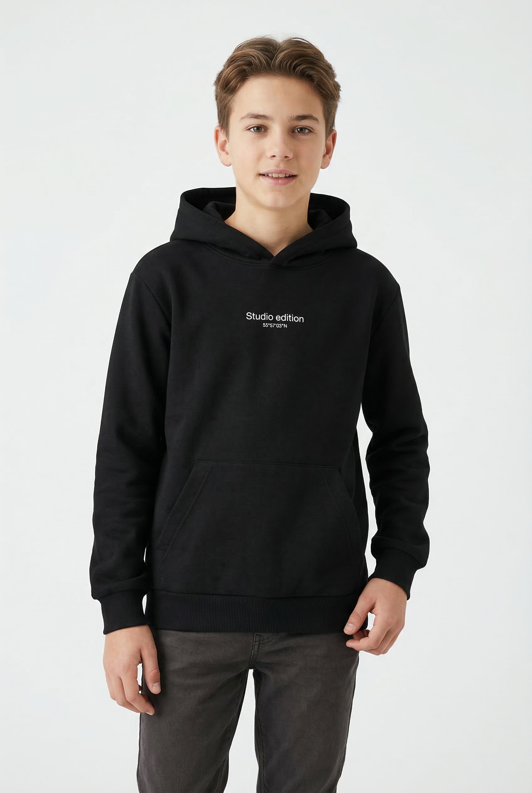Name It Kapuzensweatshirt »NKMBRODY LS NREG SWEAT WH BRU NOOS«, mit kleinem Logoprint
