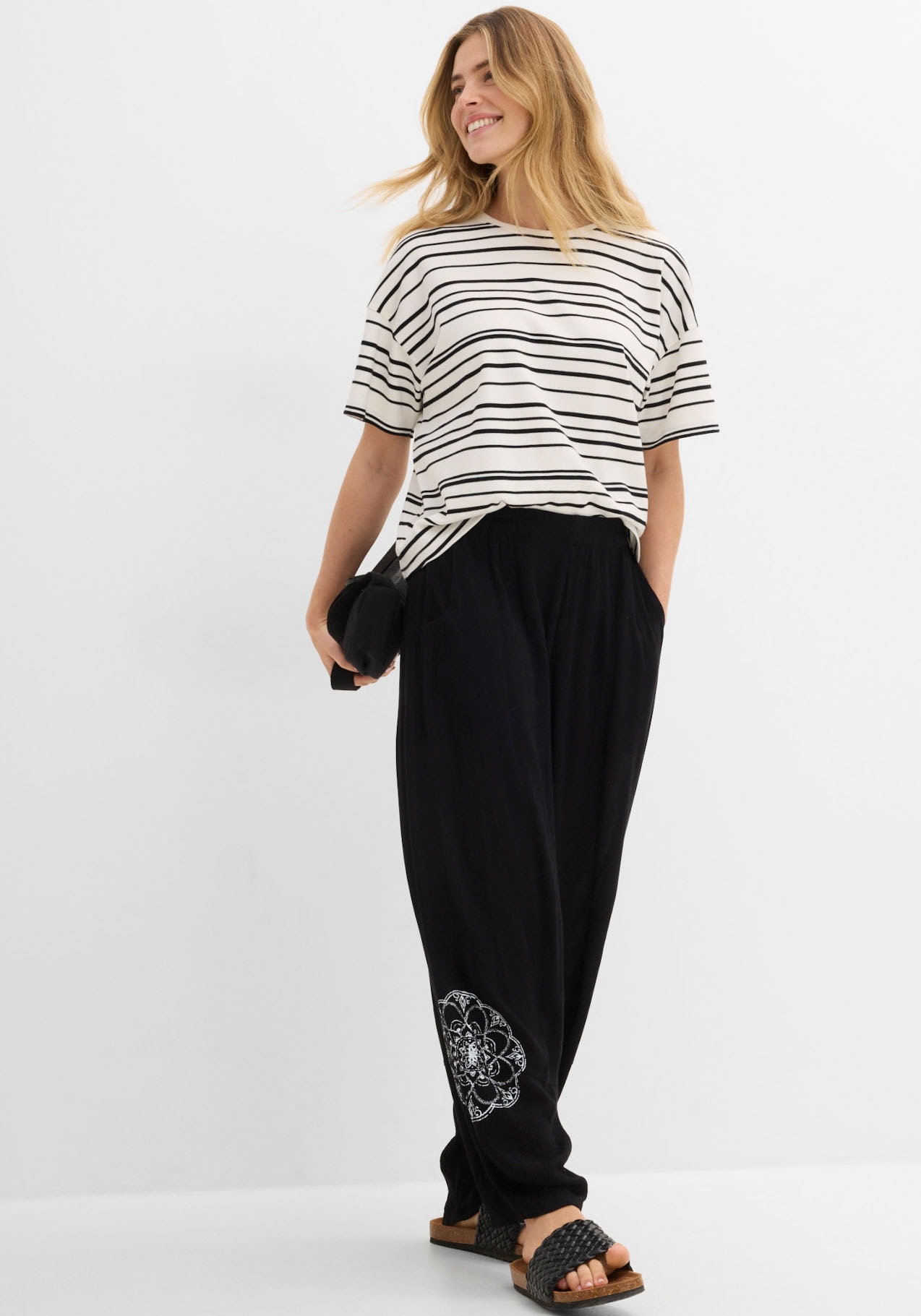 bonprix Haremshose  aus Viskose, lockere Passform, mit Mandala-Print, Casual Stil