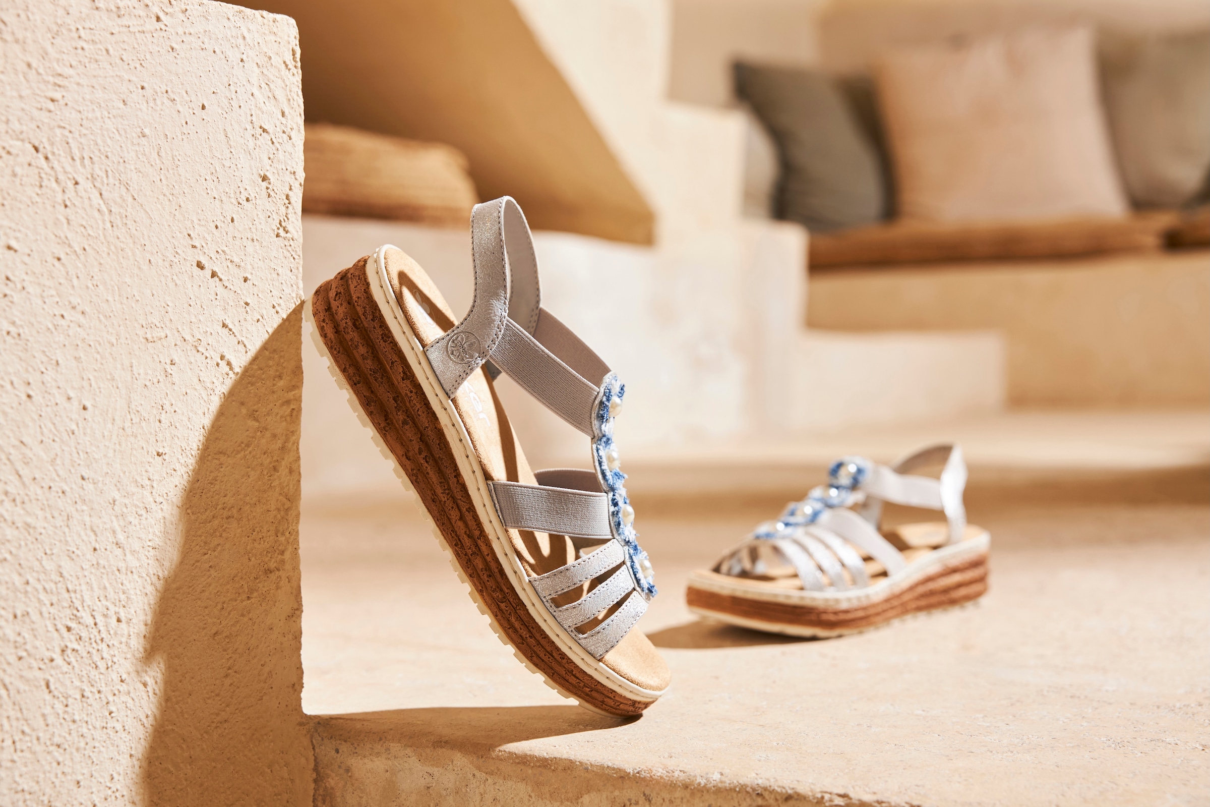 Rieker Plateausandale, Sandalette, Sommerschuh, Schlupfschuh mit seitlichen Gummizügen