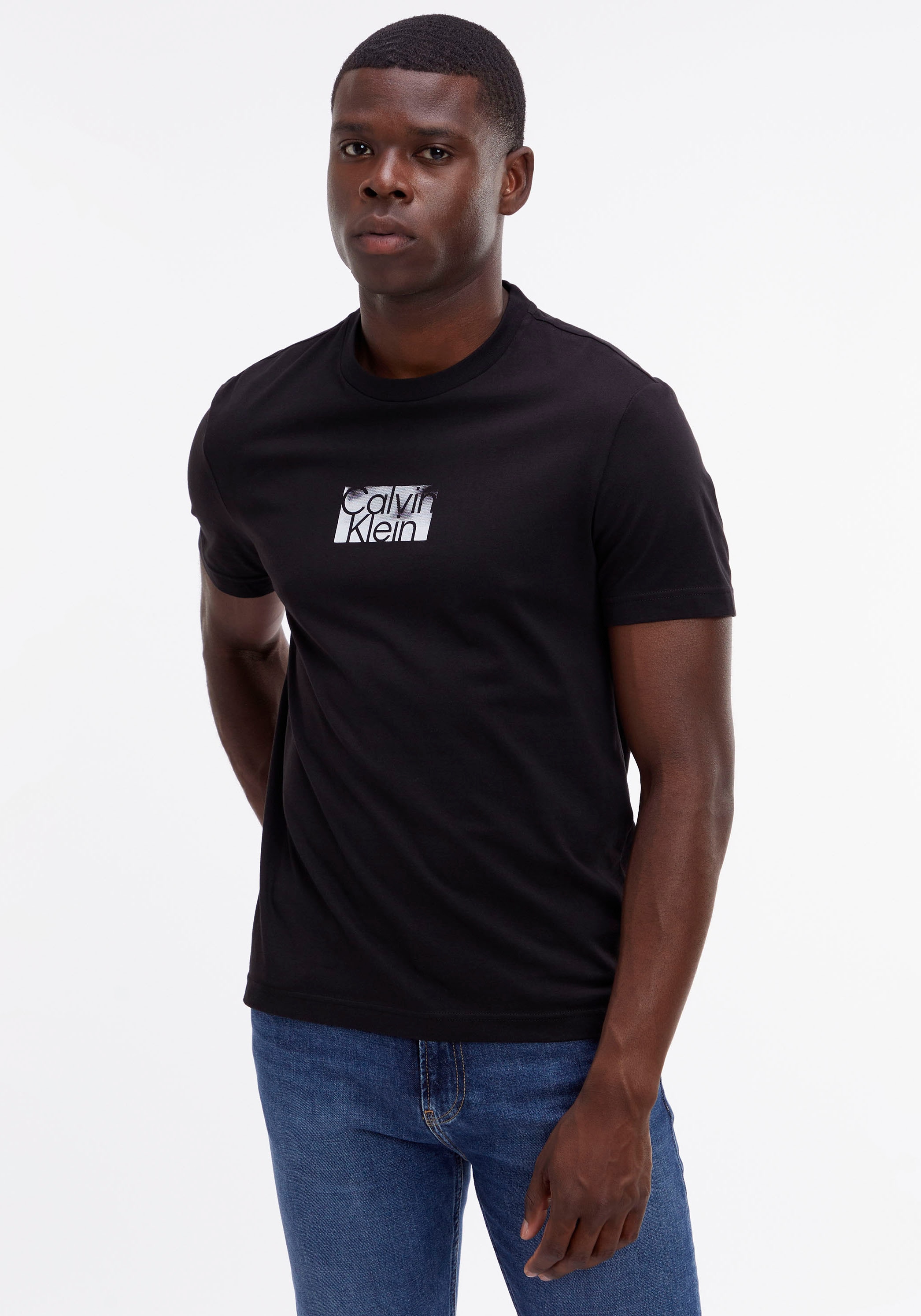 Calvin Klein Kurzarmshirt, mit Brust auf bei online Logodruck Klein OTTO Calvin shoppen der