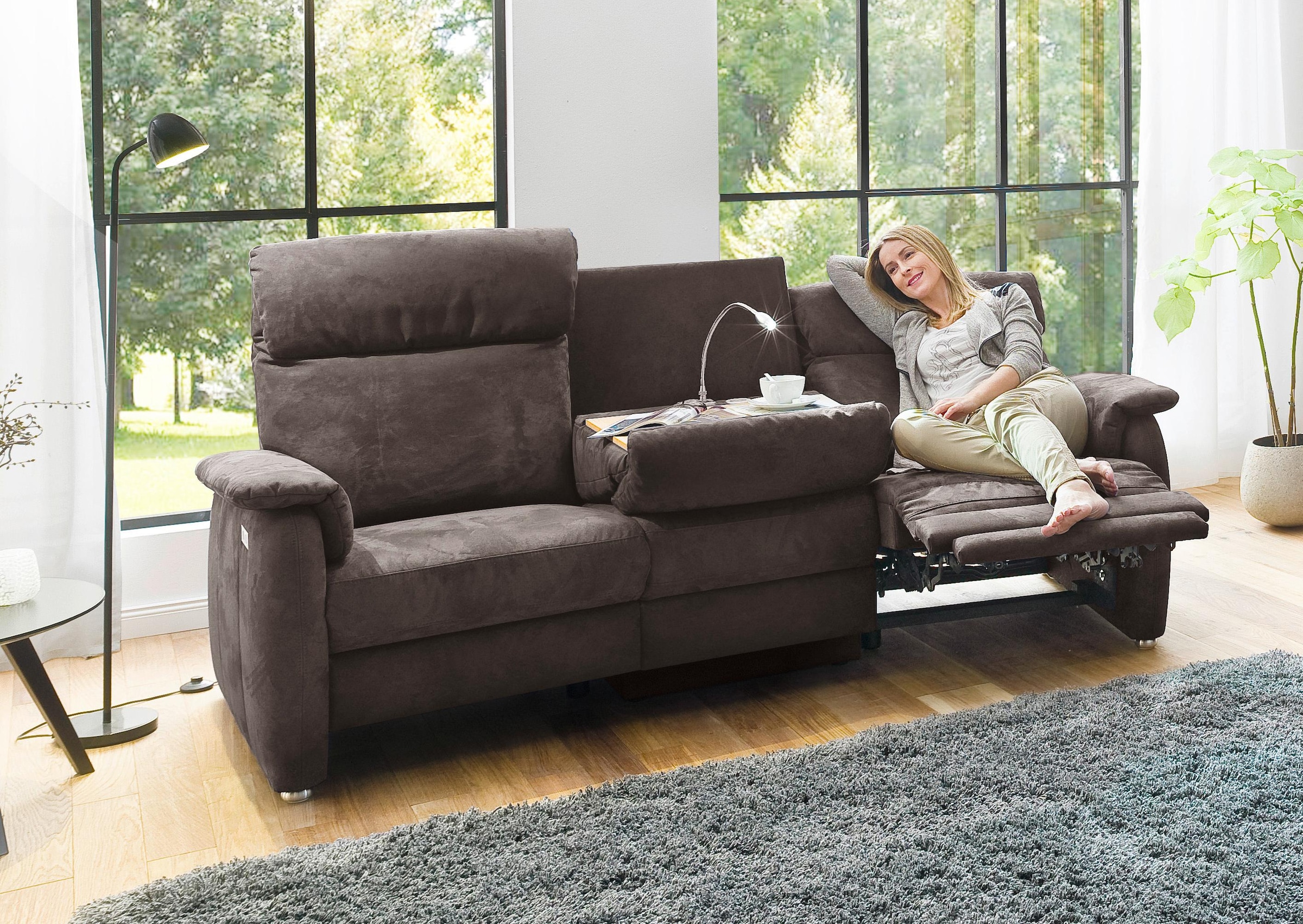 Home affaire Sofa »Turin«, mit motorischer Relaxfunktion, Tisch, Leuchte + USB-Ladestation