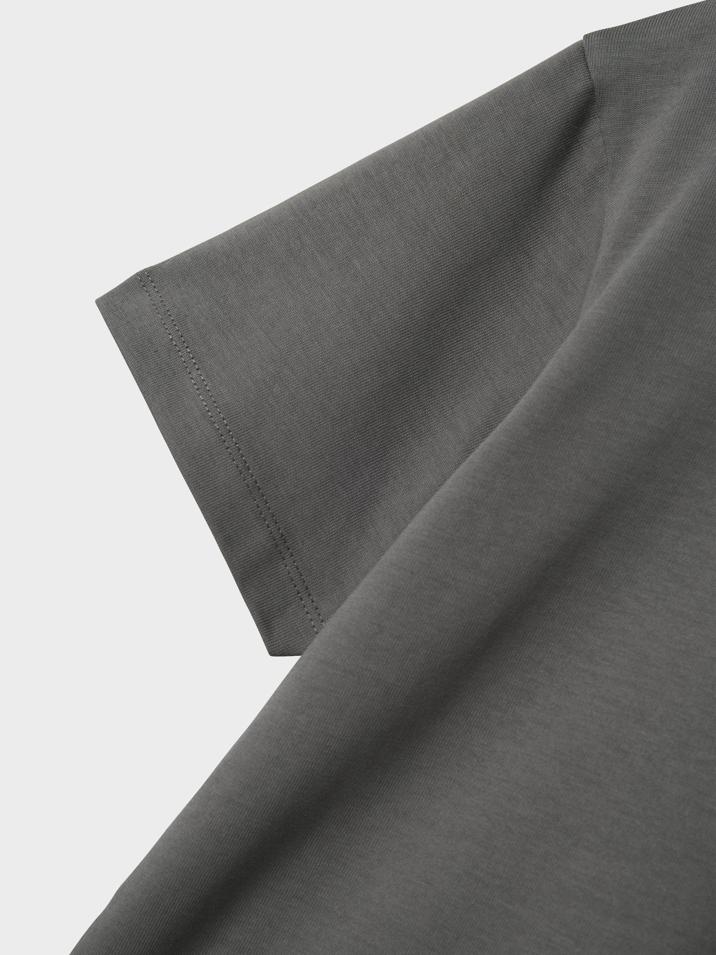 Name It T-Shirt »NKMGREG SS NREG TOP NOOS«, in Basic-Form mit kleinem Brust-Logo