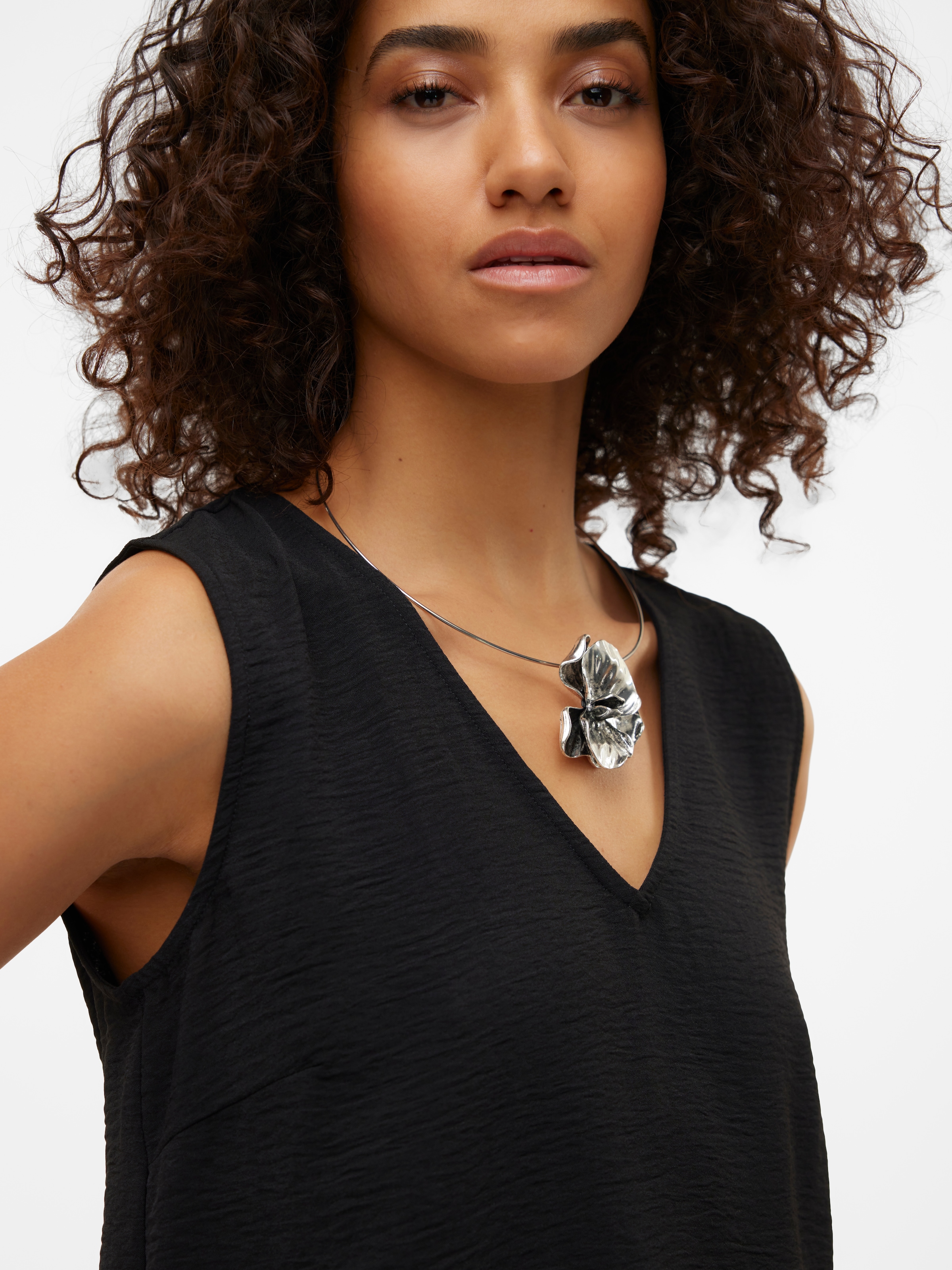 Vero Moda Shirttop »VMALVA S/L V-NECK TOP WVN NOOS« Kunstfaser, regular fit