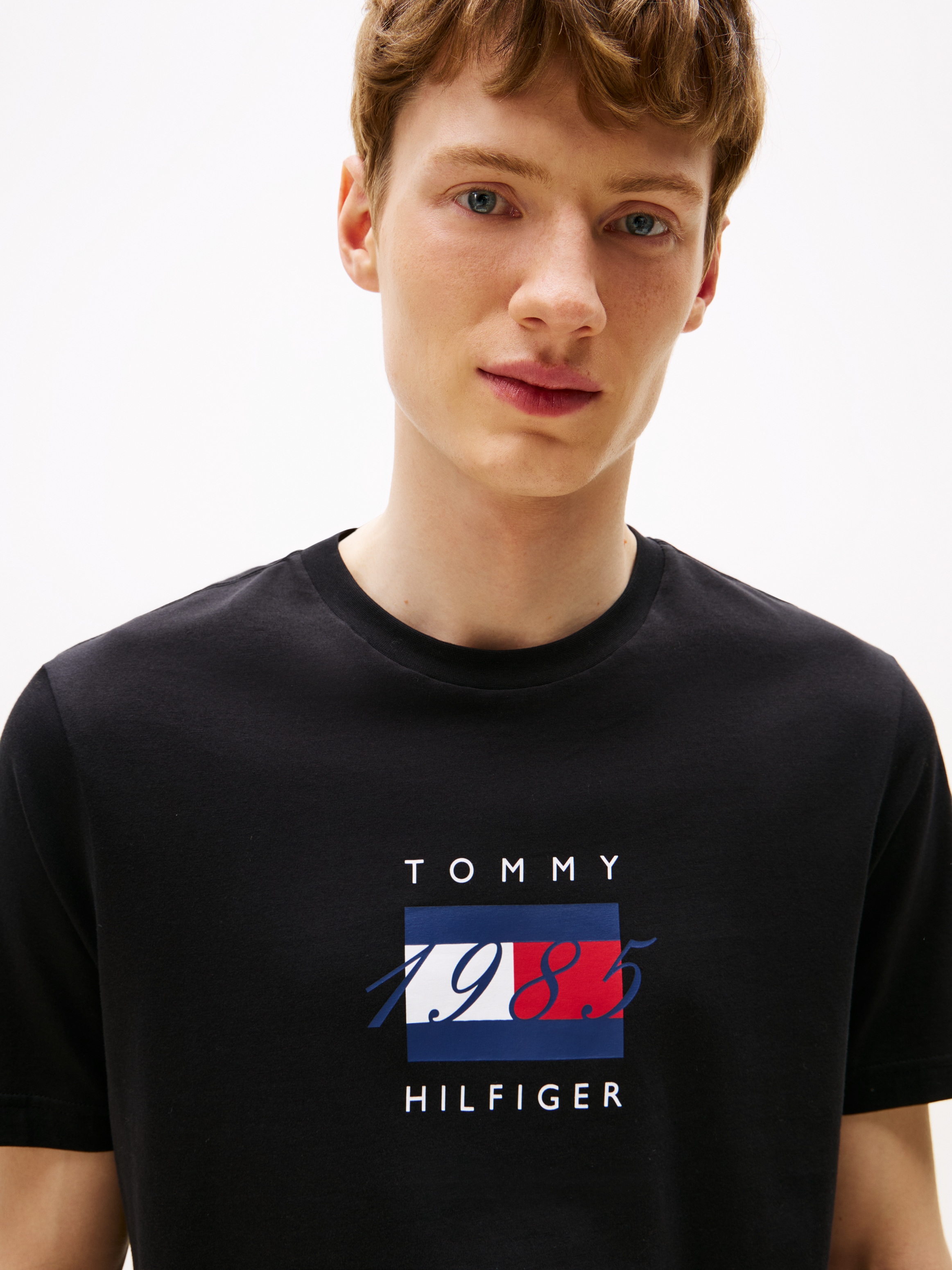 Tommy Hilfiger T-Shirt »LINEAR FLAG GRAPHIC«, Rundhals, regular fit, Jersey