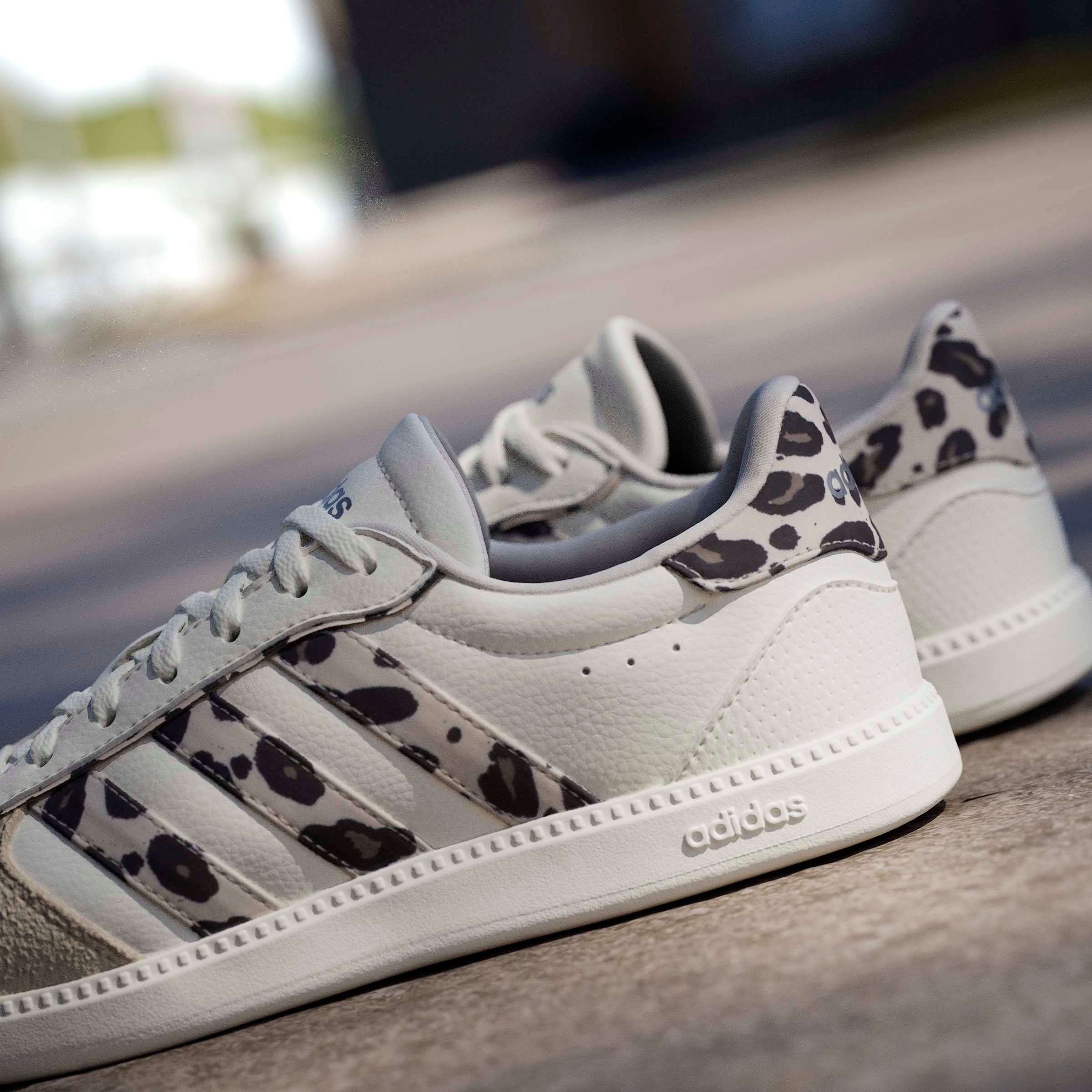 adidas Sportswear Sneaker »BREAKNET SLEEK«  inspiriert vom Design des adidas handball spezial