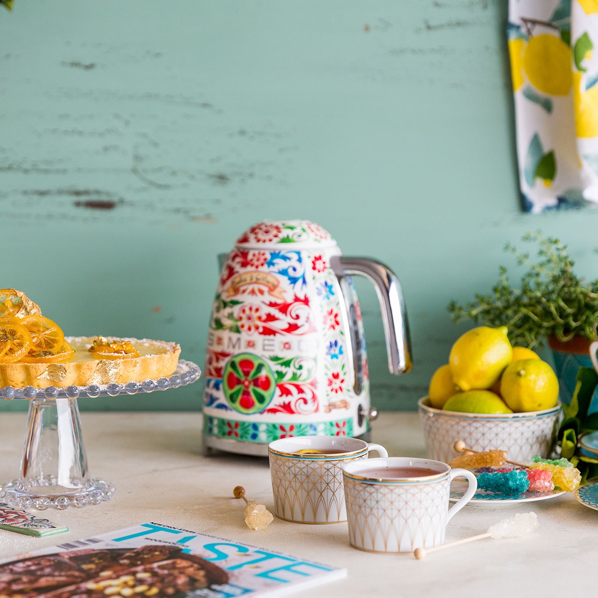 SMEG DOLCE & GABBANA Wasserkocher »KLF03DGEU Smeg«, 1,7 l, 2400 W, Limited Edition Dolce & Gabbana Sicily is my Love