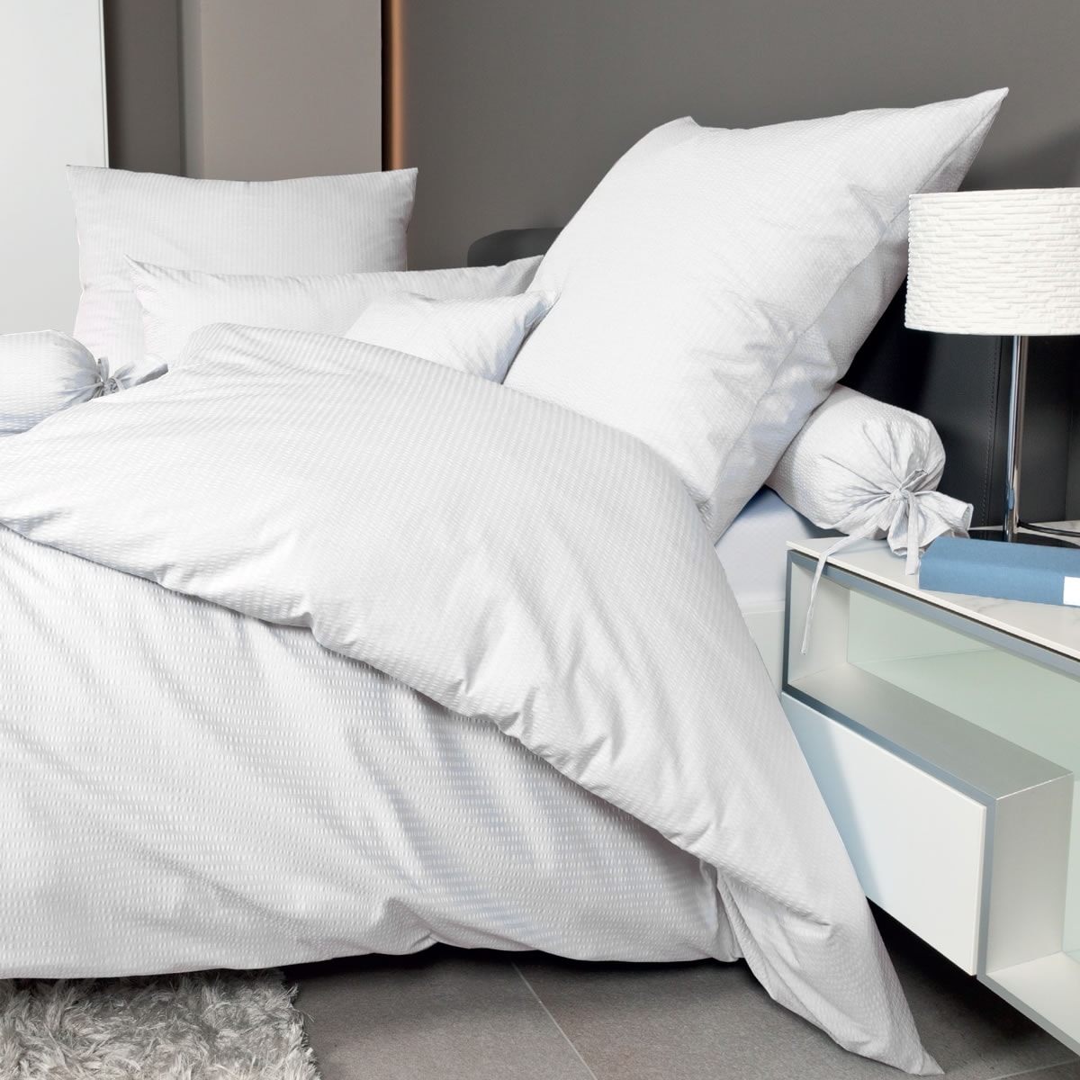 MOONLIGHT Bettwäsche »LUX Uni, Soft-Seersucker, 100 % Baumwolle«, (2 tlg.), aus hochwertiger softer Seersucker Qualität, mit  Hotelverschluss